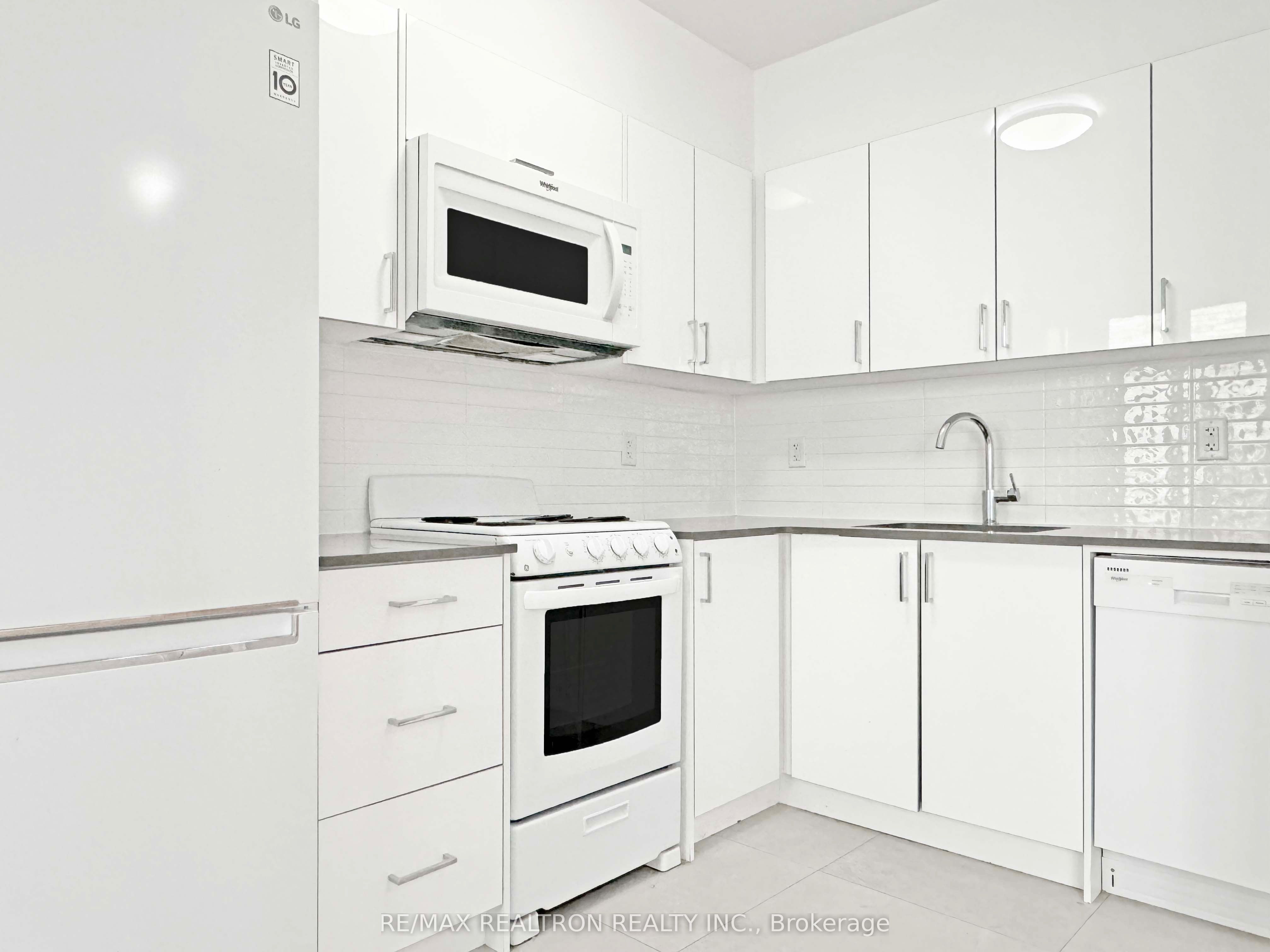 394 Avenue Road 406, Toronto, ON M4V 2H4 photo 4