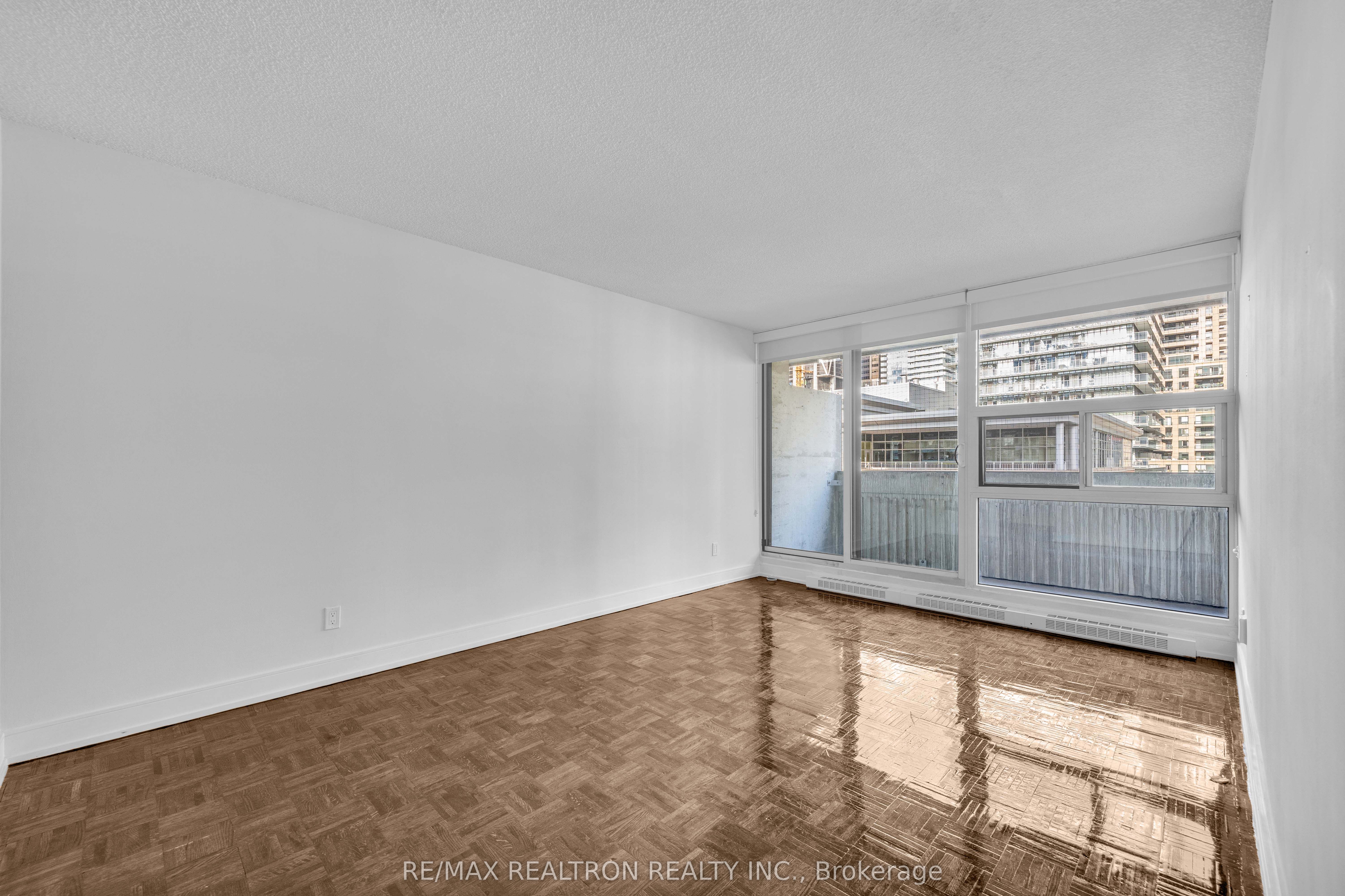 33 Isabella Street 1511, Toronto, ON M4Y 2P7 photo 2