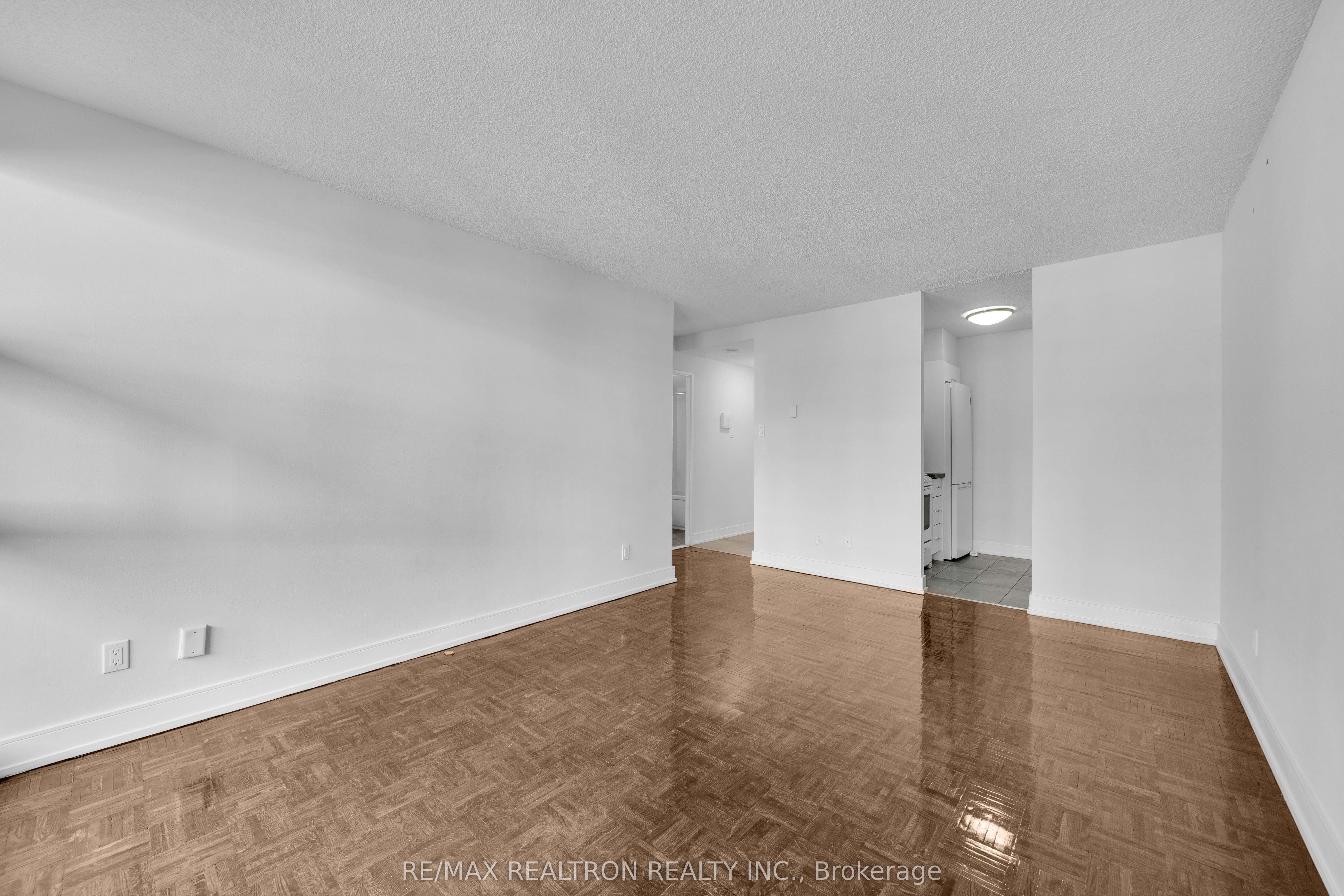 33 Isabella Street 1511, Toronto, ON M4Y 2P7 photo 3