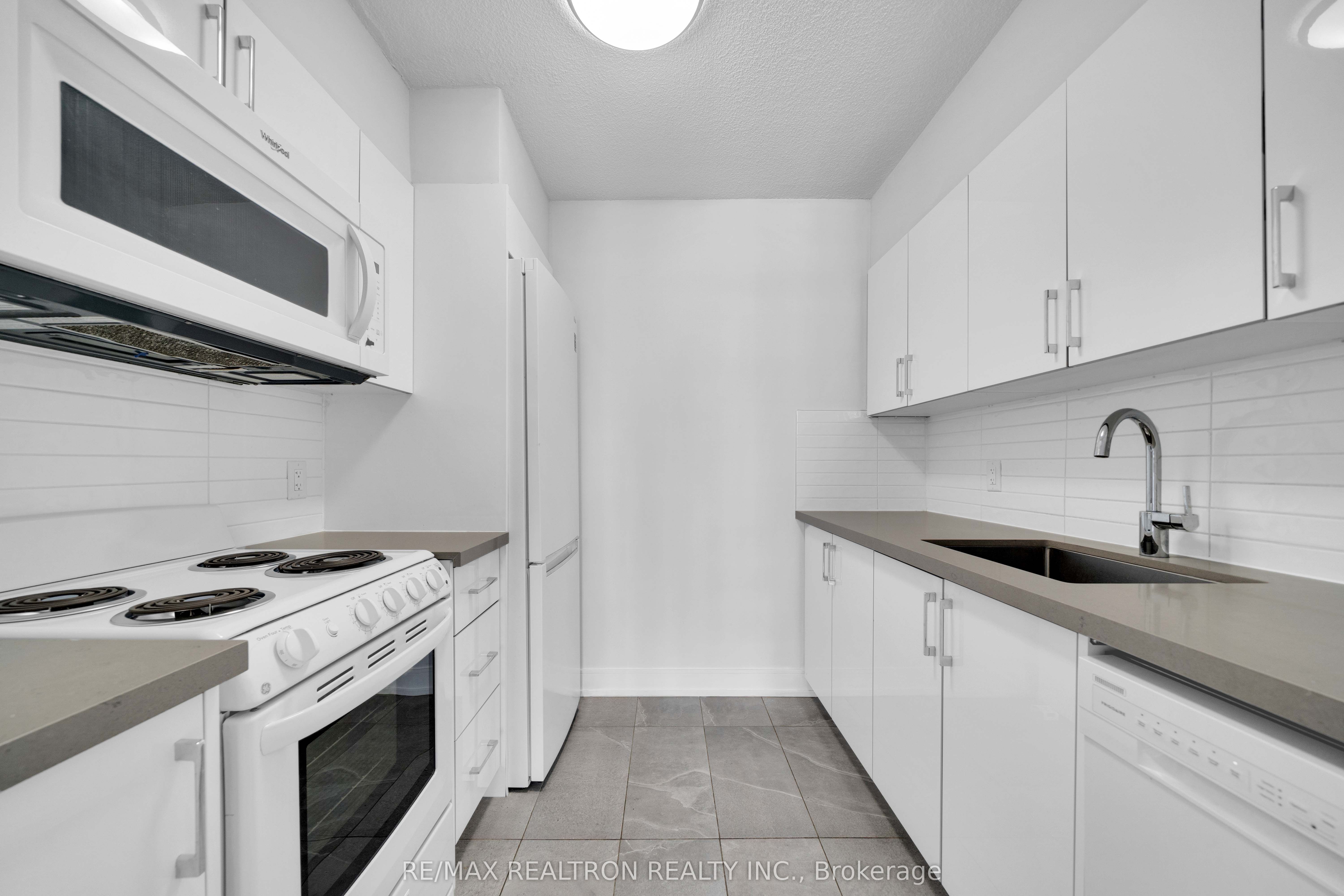 33 Isabella Street 1511, Toronto, ON M4Y 2P7 photo 4