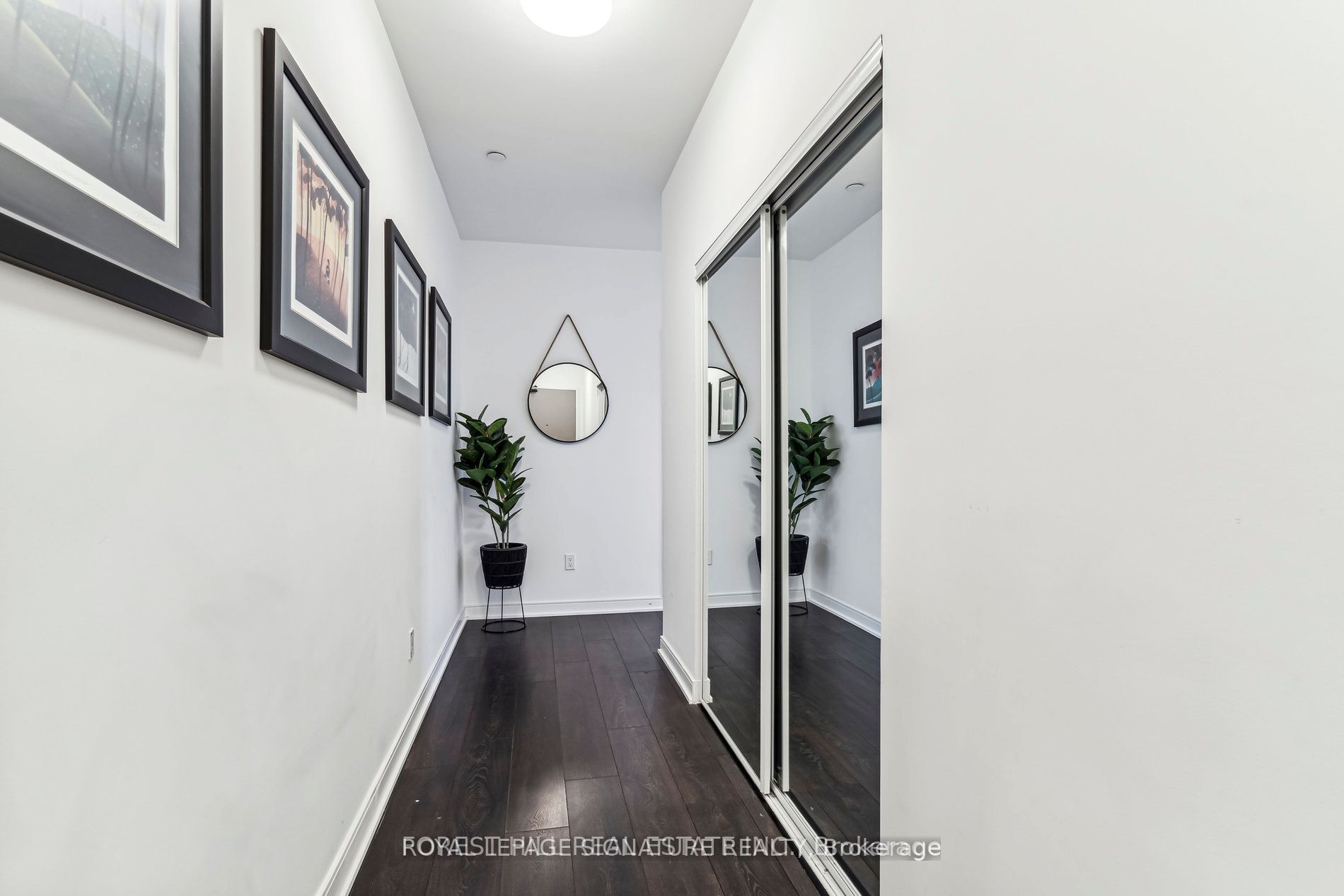 60 Tannery Road 1201, Toronto, ON M5A 0S8 photo 2