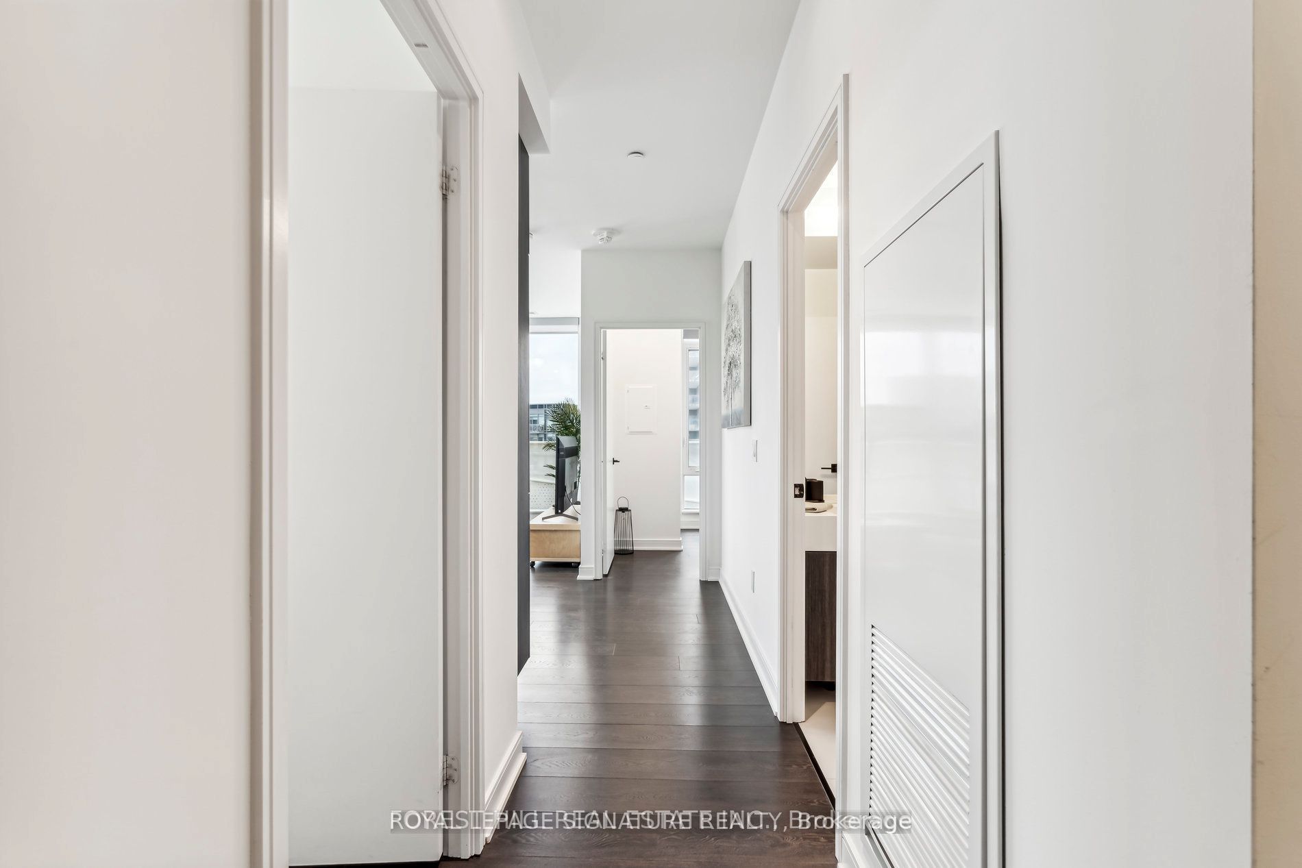 60 Tannery Road 1201, Toronto, ON M5A 0S8 photo 3