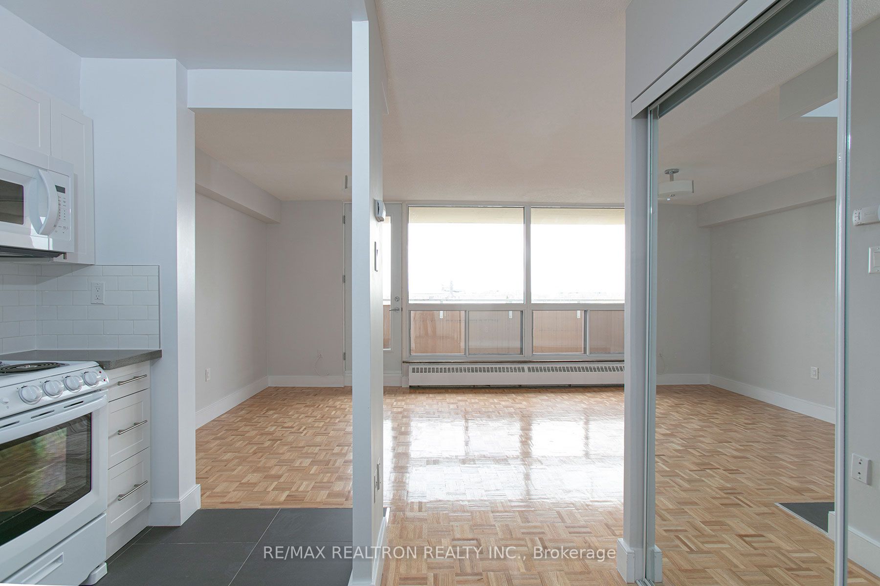 666 Spadina Avenue 1415, Toronto, ON M5S 2H8 photo 3
