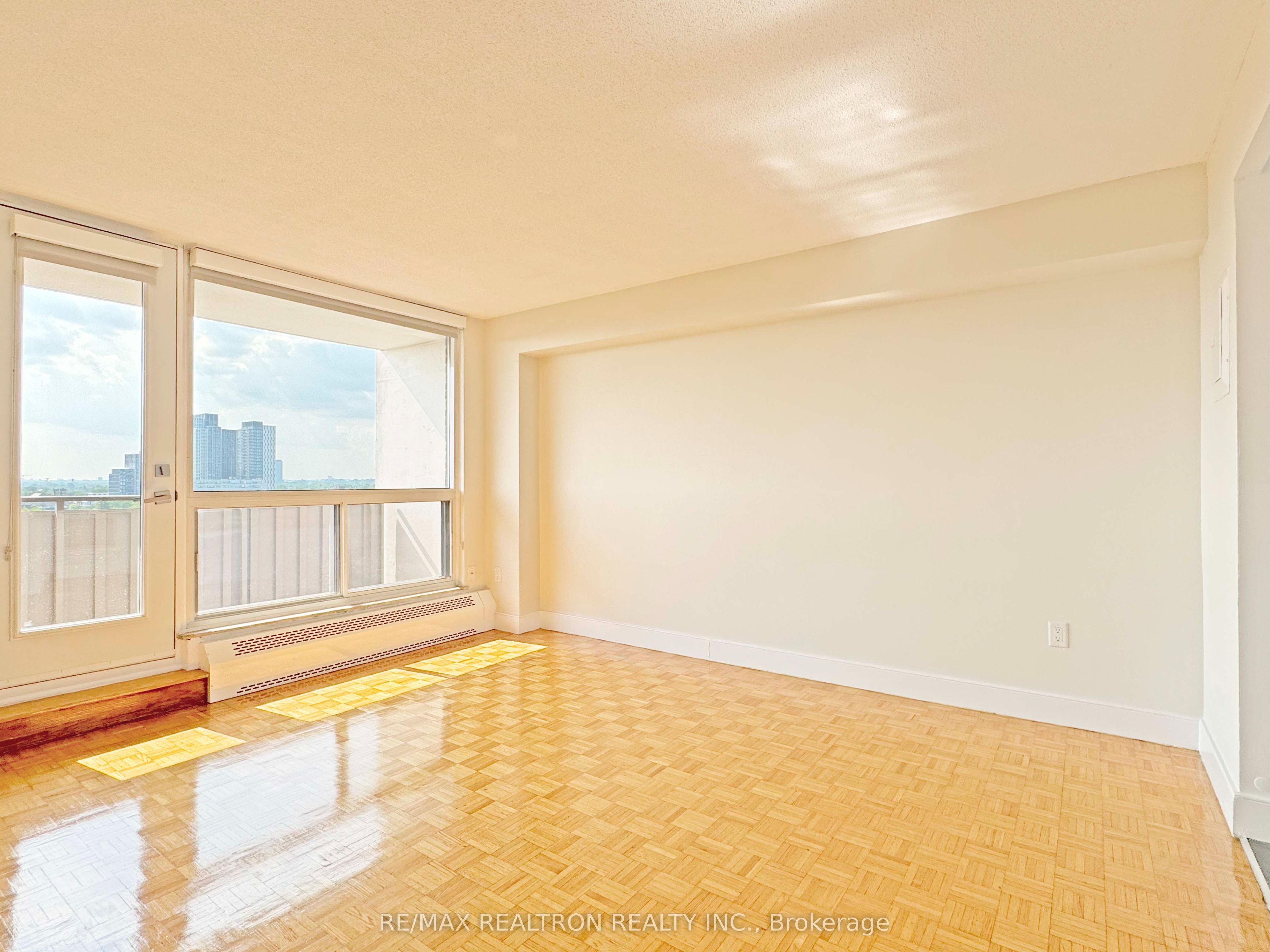 666 Spadina Avenue 1001, Toronto, ON M5S 2H8 photo 3