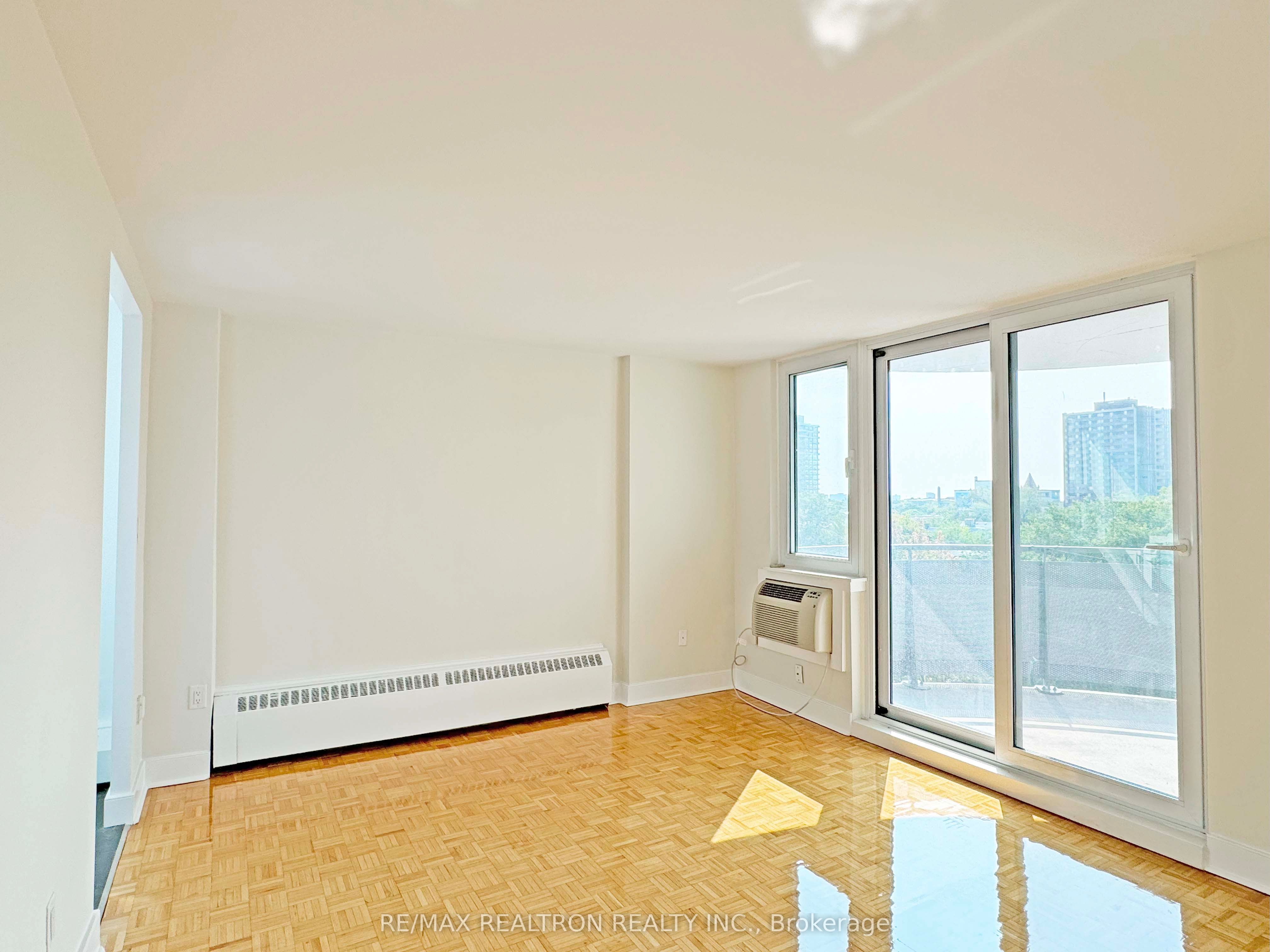 485 Huron Street 402, Toronto, ON M5R 2R5
