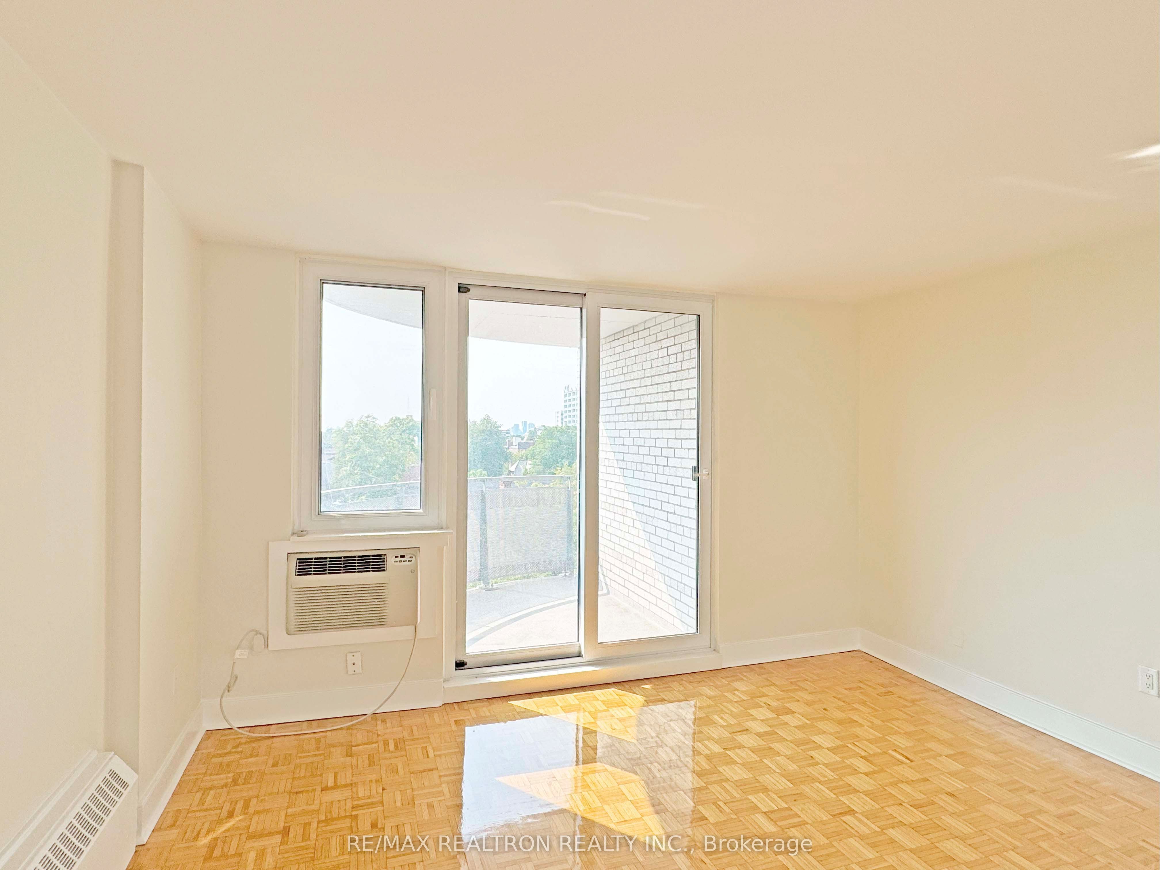 485 Huron Street 402, Toronto, ON M5R 2R5 photo 2