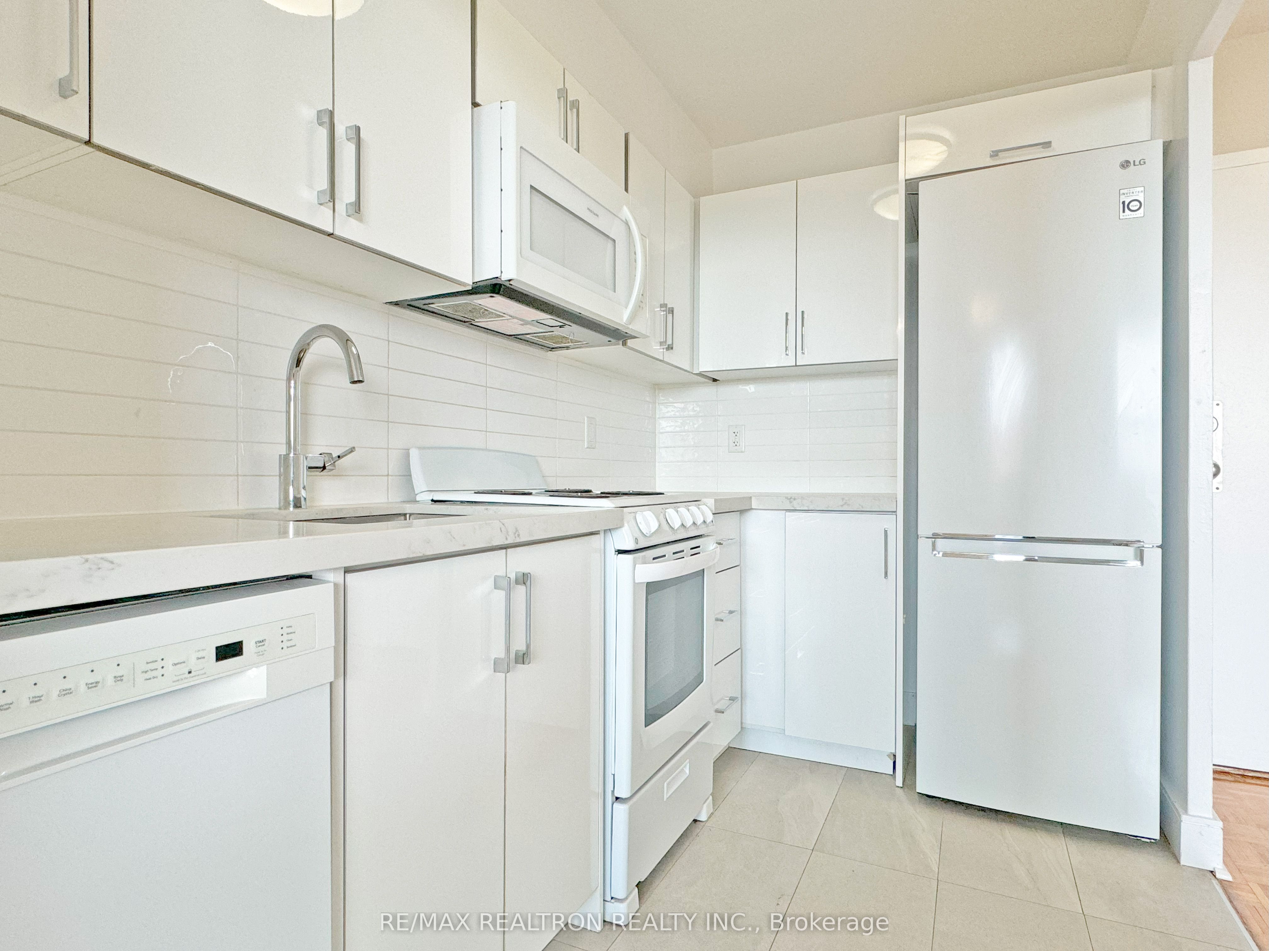 1500 Bathurst Street 409, Toronto, ON M5P 3L3 photo 2