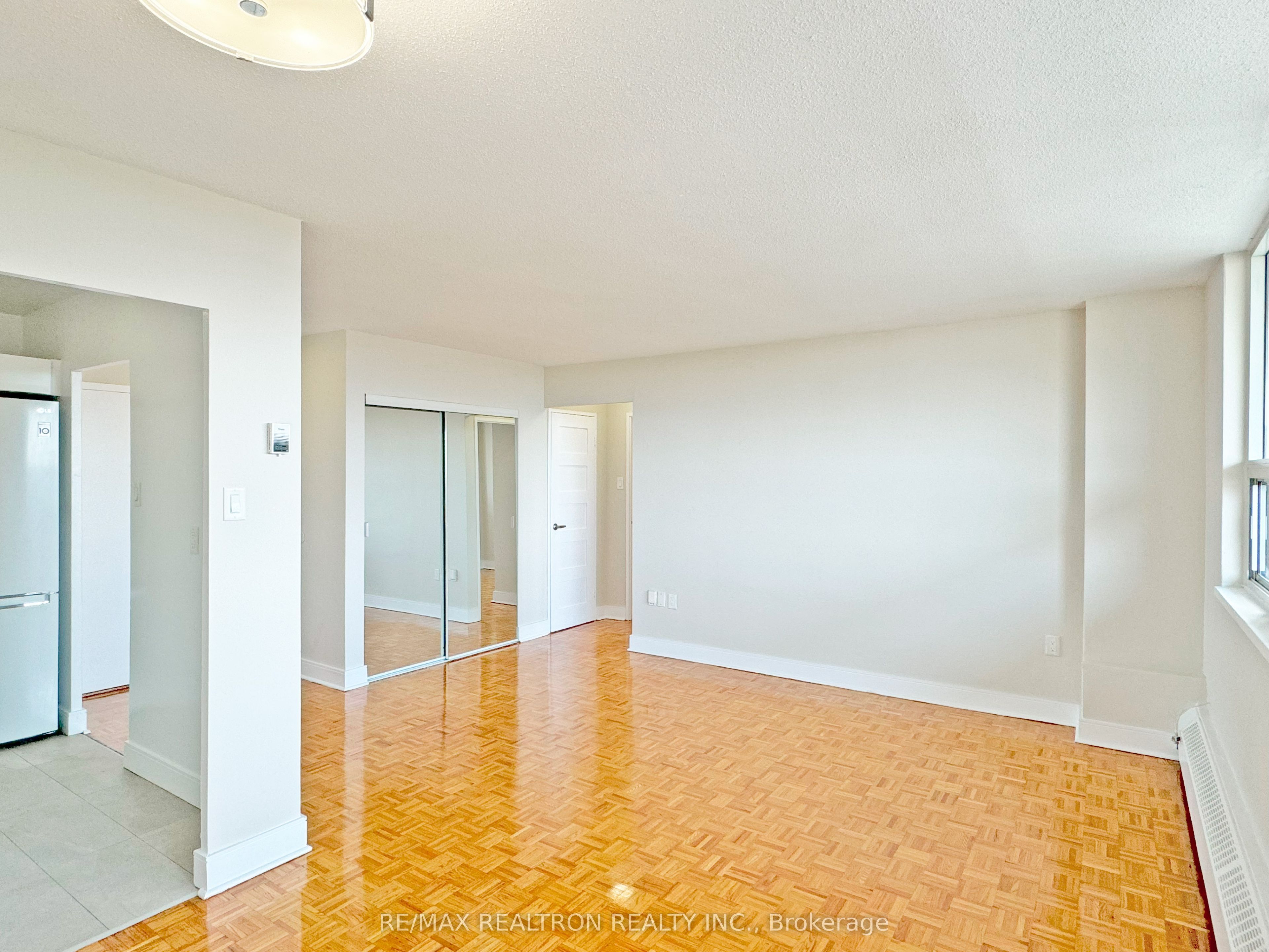 1500 Bathurst Street 409, Toronto, ON M5P 3L3 photo 3