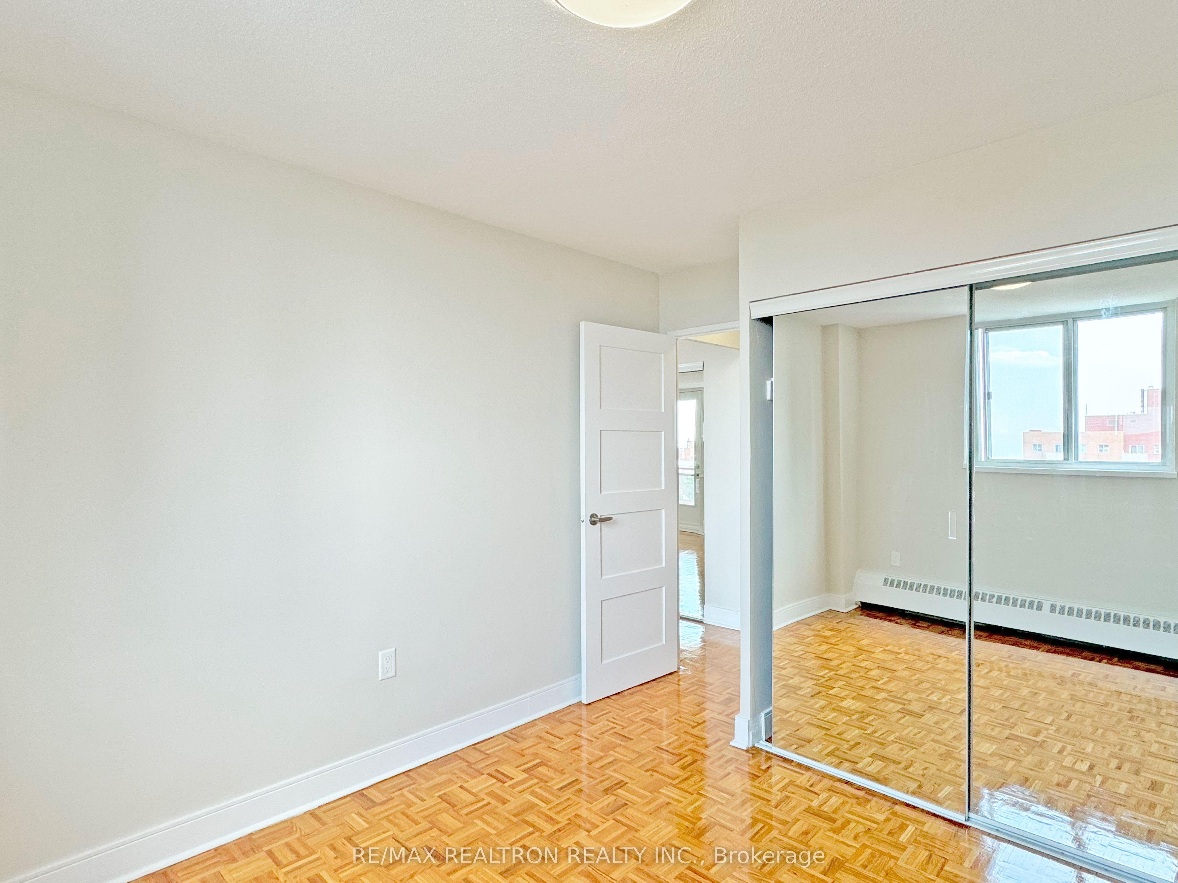 1500 Bathurst Street 409, Toronto, ON M5P 3L3 photo 4