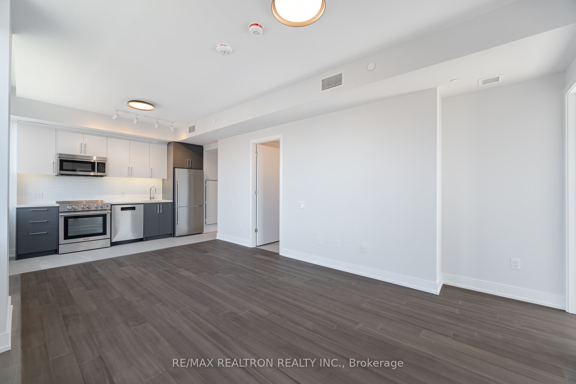 664 Spadina Avenue 203, Toronto, ON M5S 2H7 photo 2