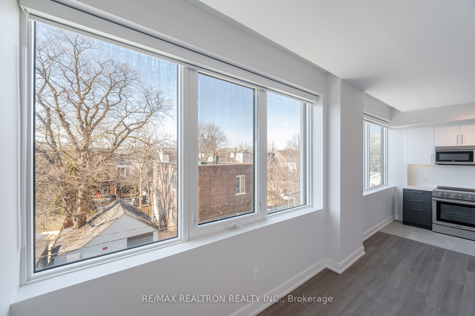664 Spadina Avenue 203, Toronto, ON M5S 2H7 photo 3