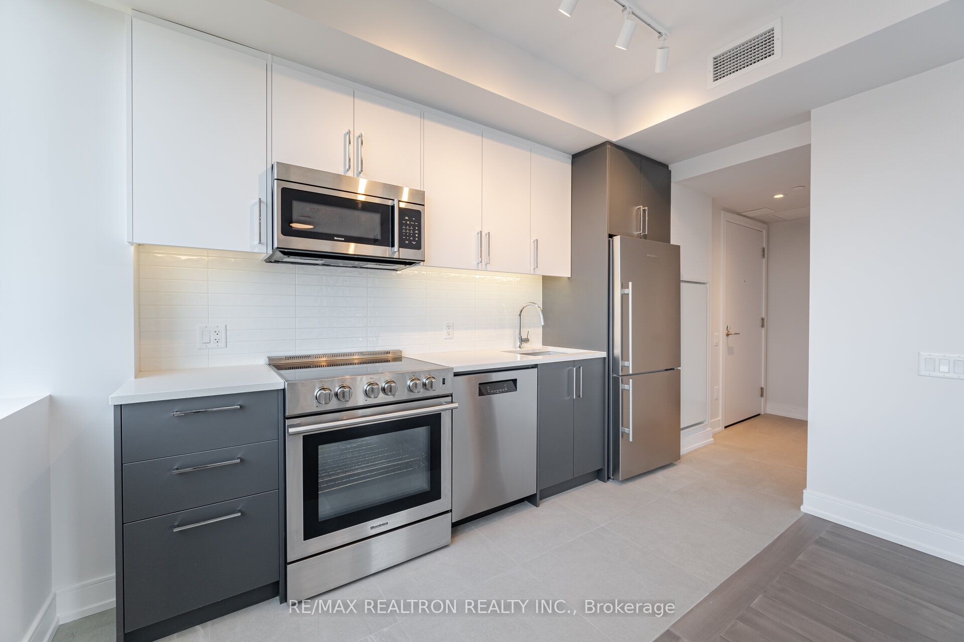 664 Spadina Avenue 203, Toronto, ON M5S 2H7 photo 5