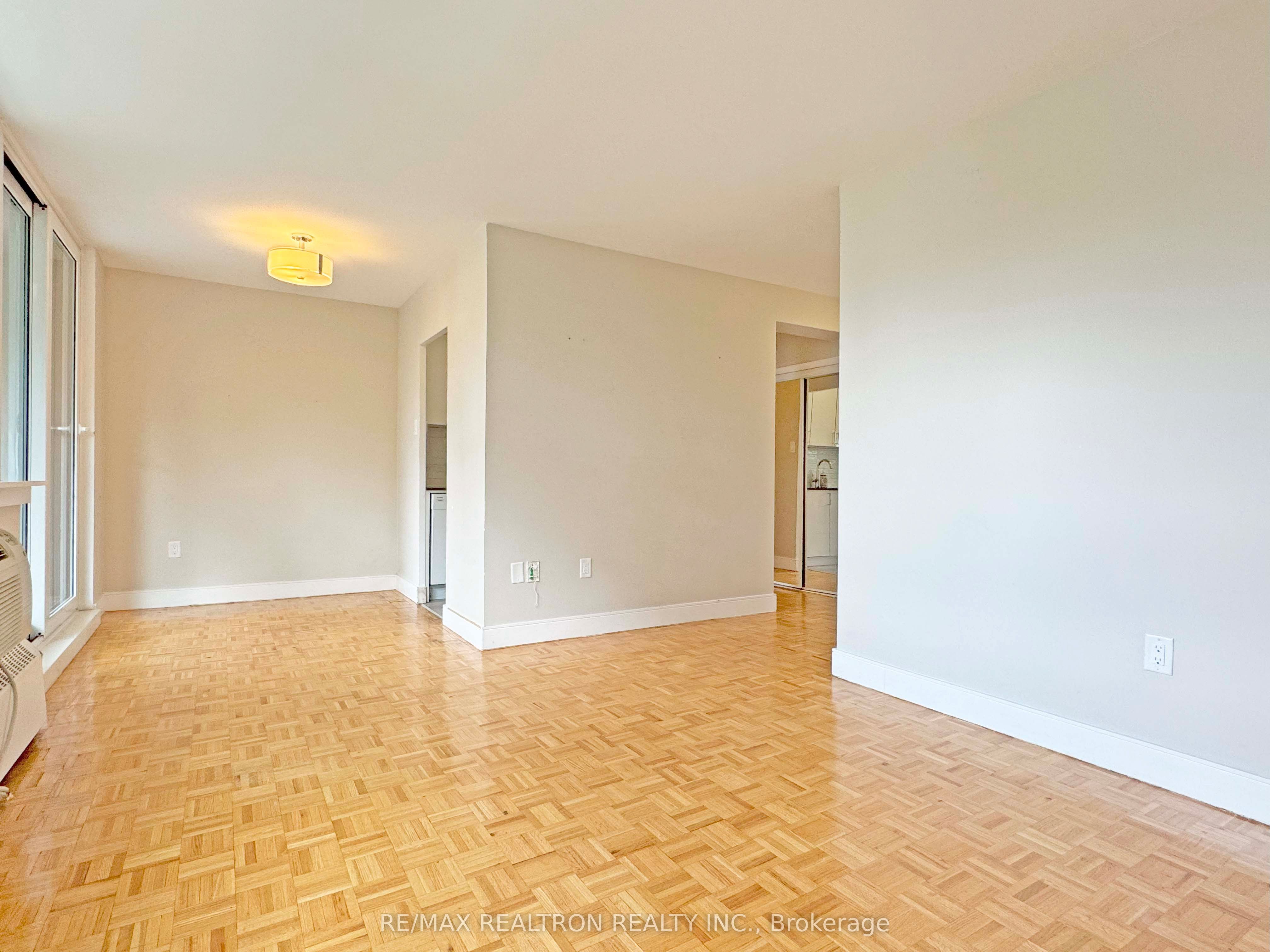 485 Huron Street 406, Toronto, ON M5R 2R5 photo 4