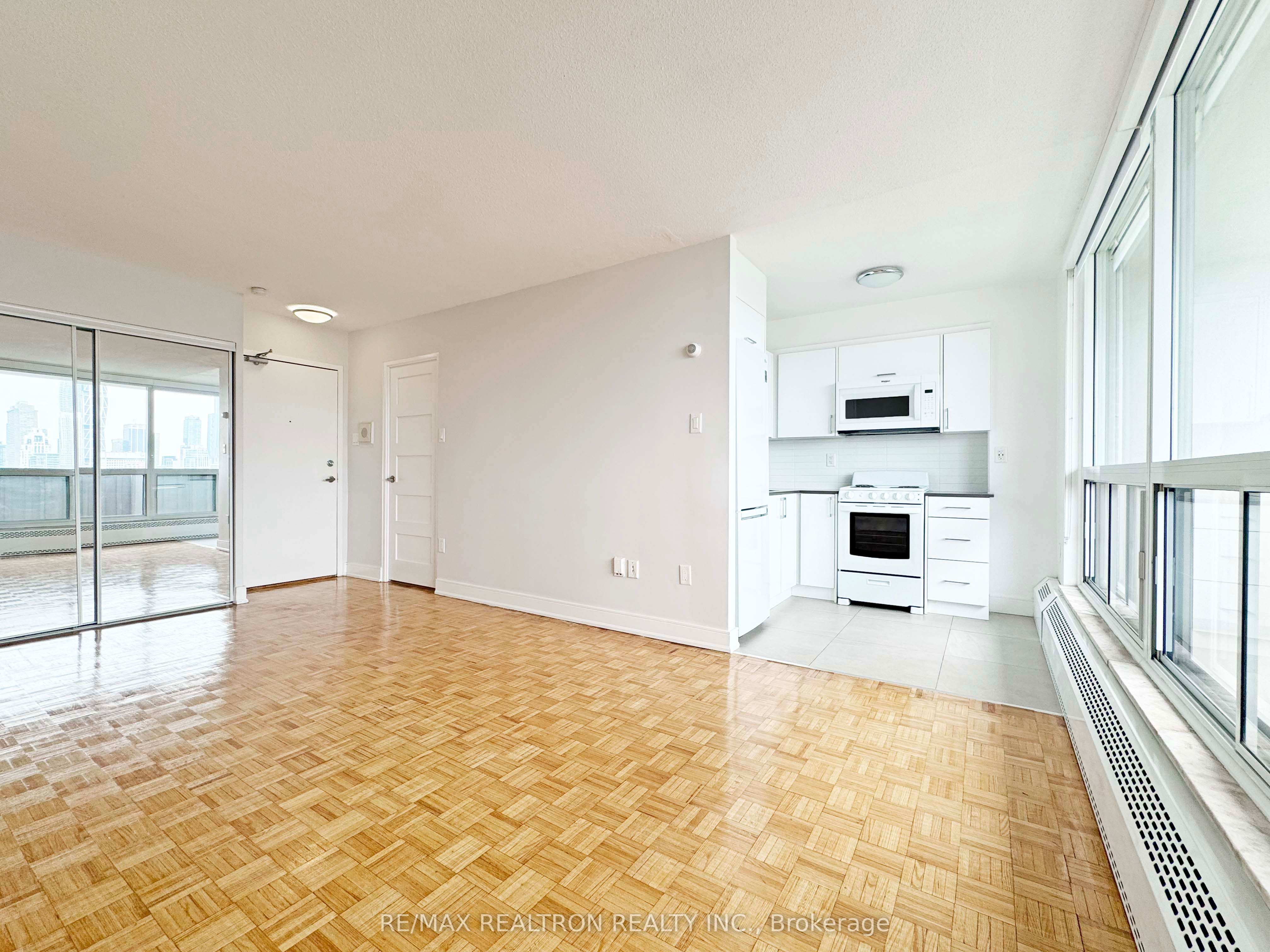 666 Spadina Avenue 2507, Toronto, ON M5S 2H8 photo 3