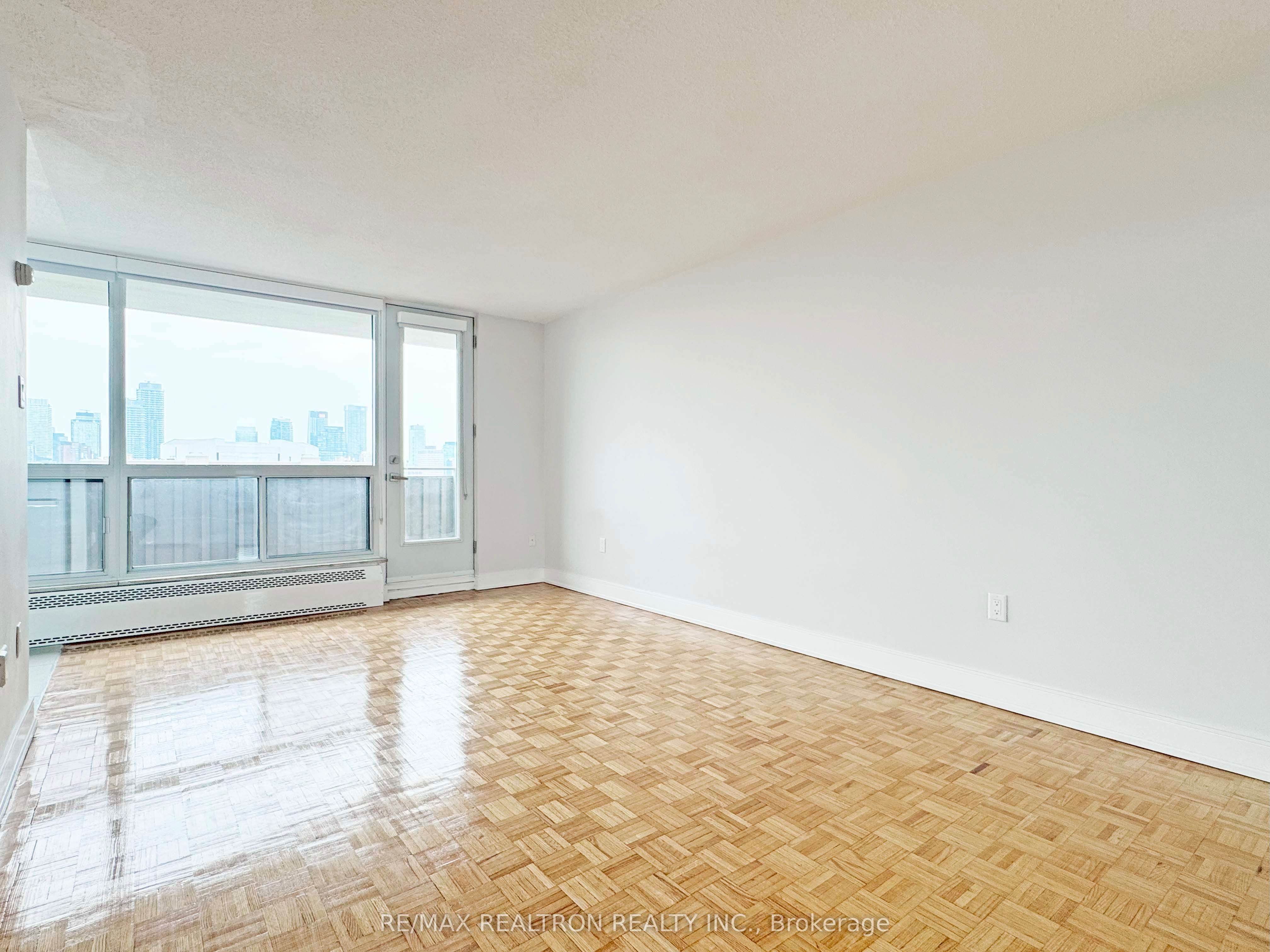 666 Spadina Avenue 2507, Toronto, ON M5S 2H8 photo 4