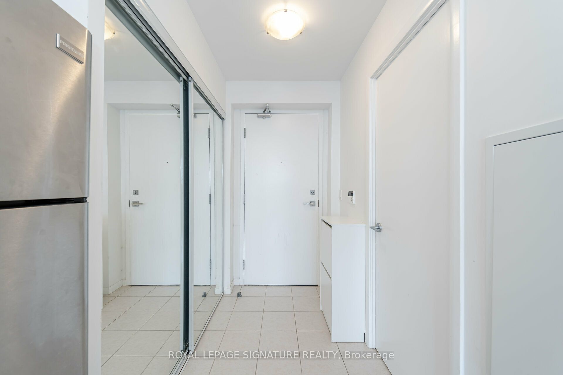 832 Bay Street 3307, Toronto, ON M5S 1Z6 photo 4