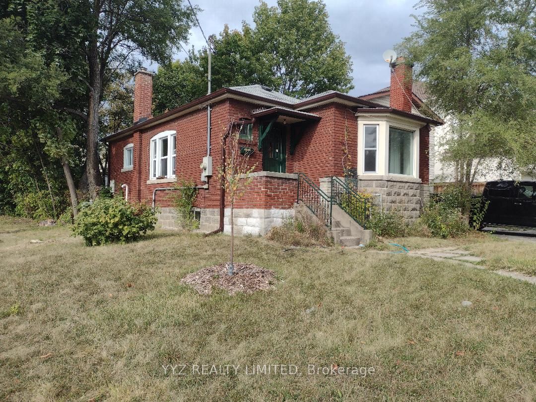 590 Glencairn Avenue W, Toronto, ON M6B 1Z4