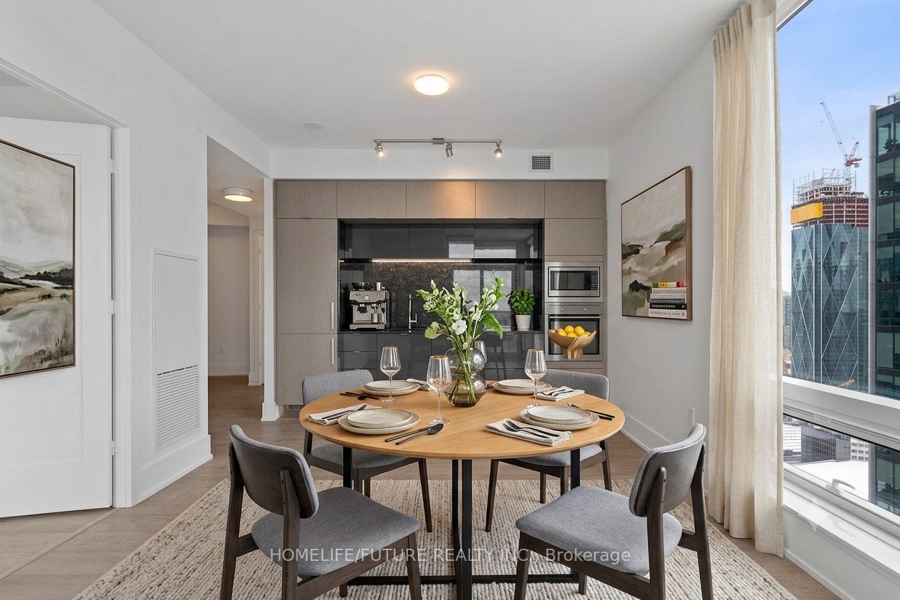 10 York Street 4105, Toronto, ON M5J 0E1 photo 4