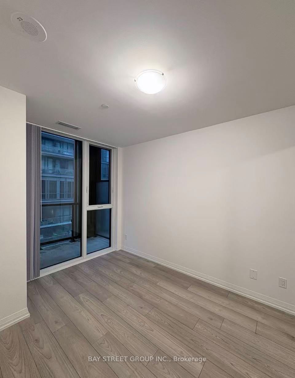 400 King Street W 1012, Toronto, ON M5V 0X8 photo 3