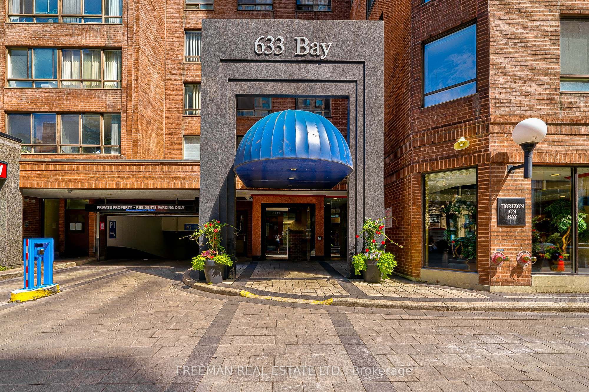 633 Bay Street 2405, Toronto, ON M5G 2G4 photo 2