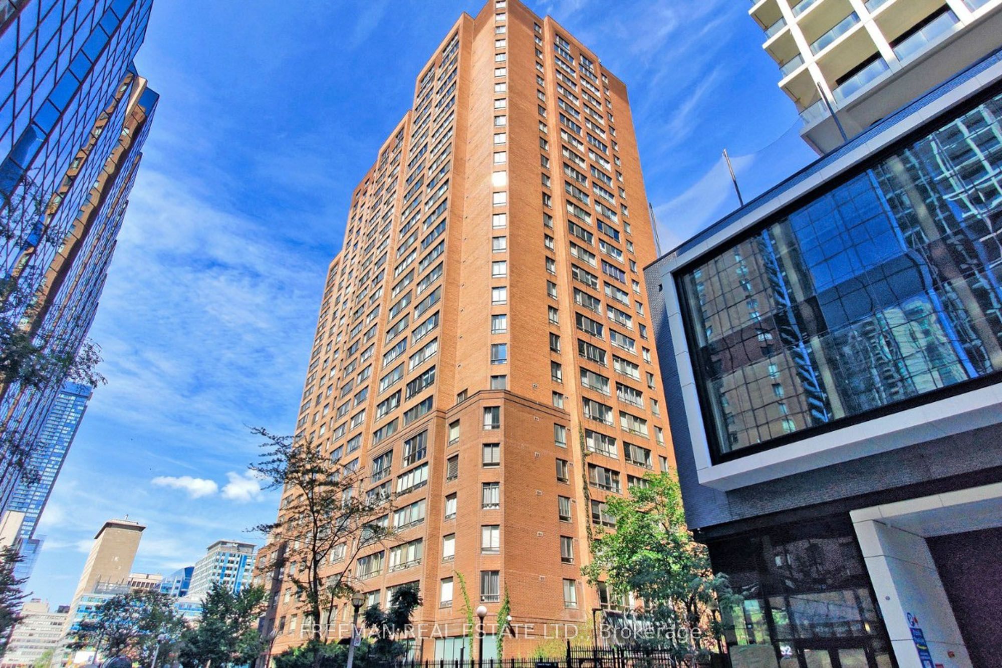 633 Bay Street 2405, Toronto, ON M5G 2G4 photo 3