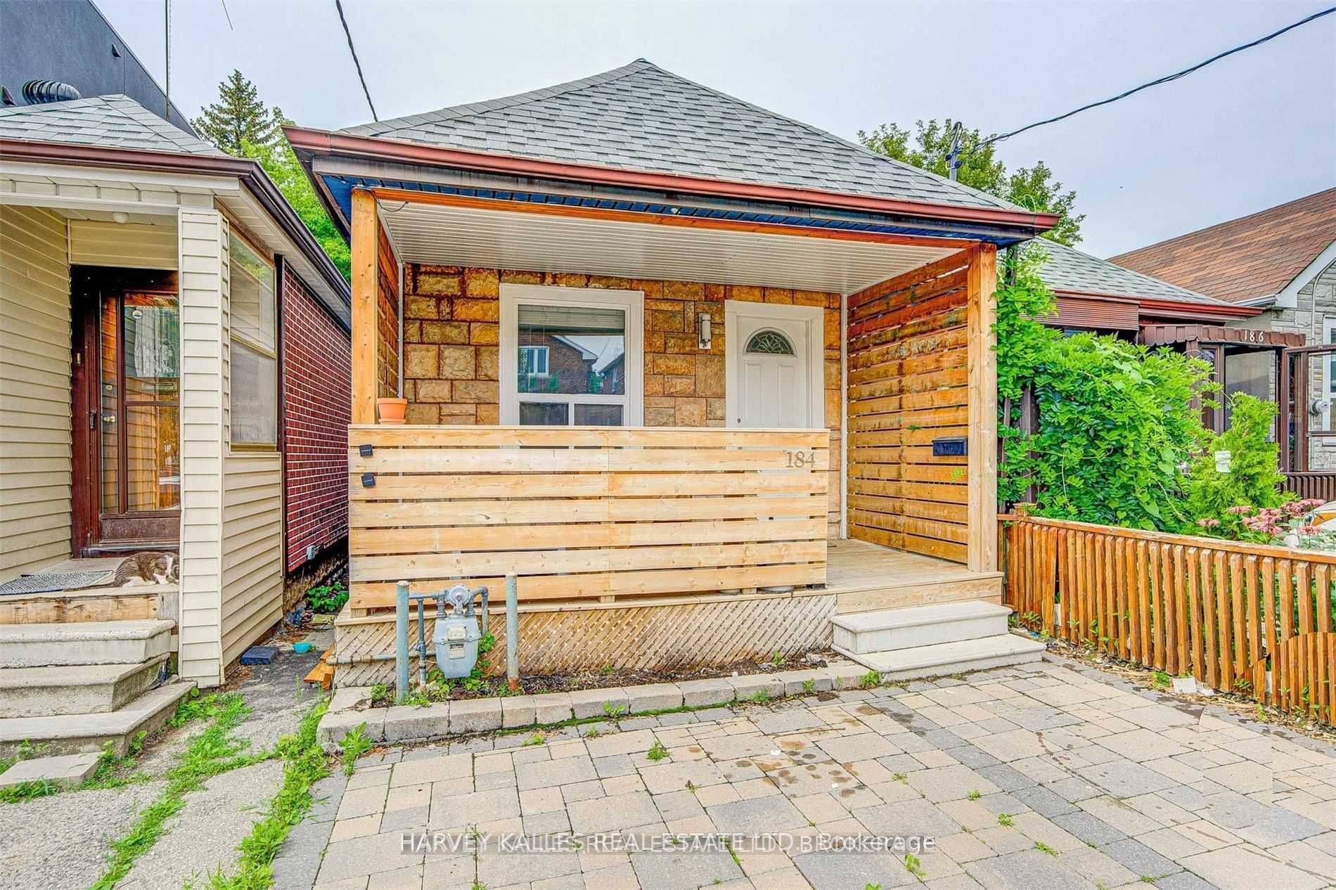 184 Cedric Avenue Lower, Toronto, ON M6C 3X8 photo 2