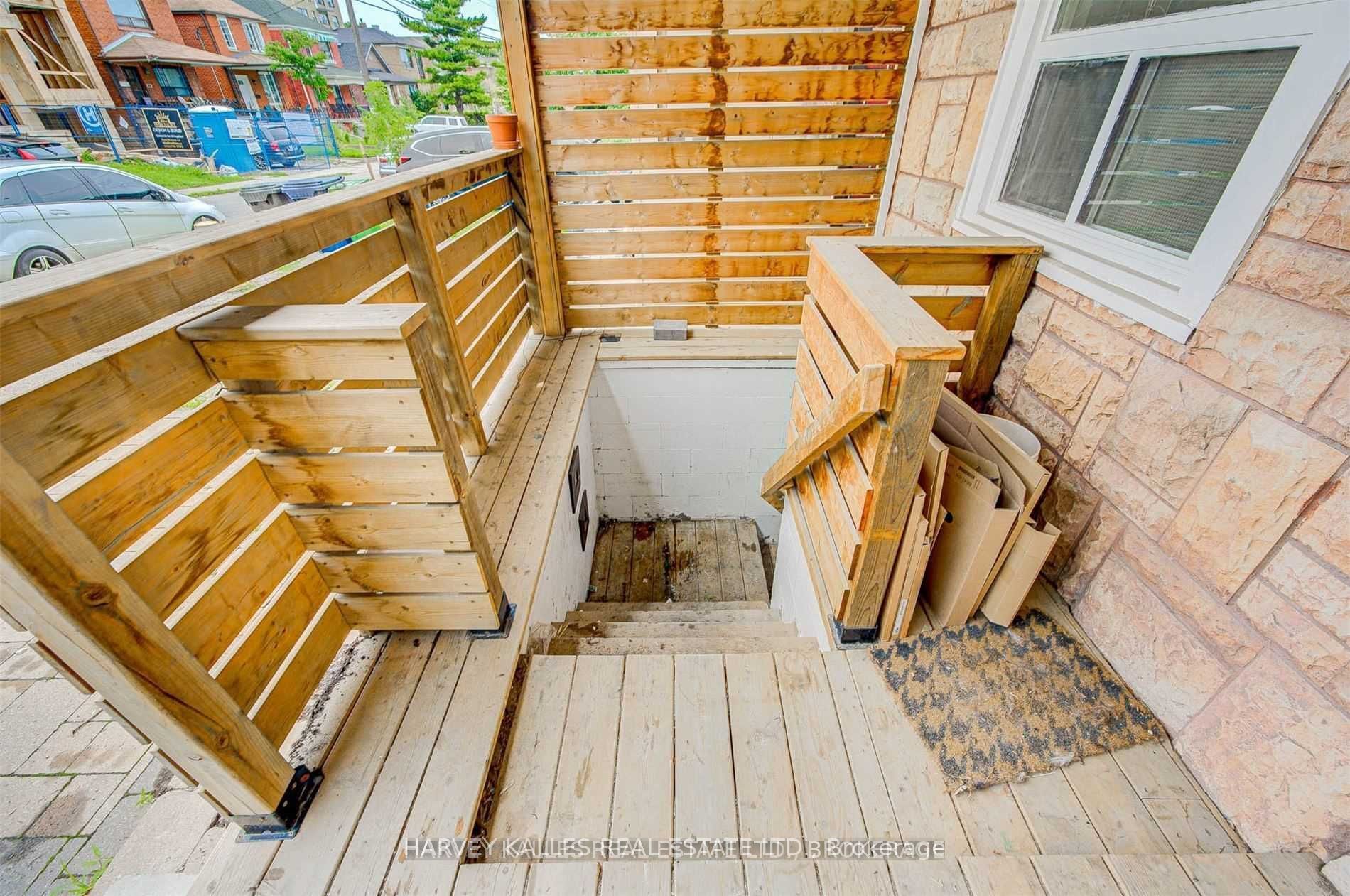 184 Cedric Avenue Lower, Toronto, ON M6C 3X8 photo 4