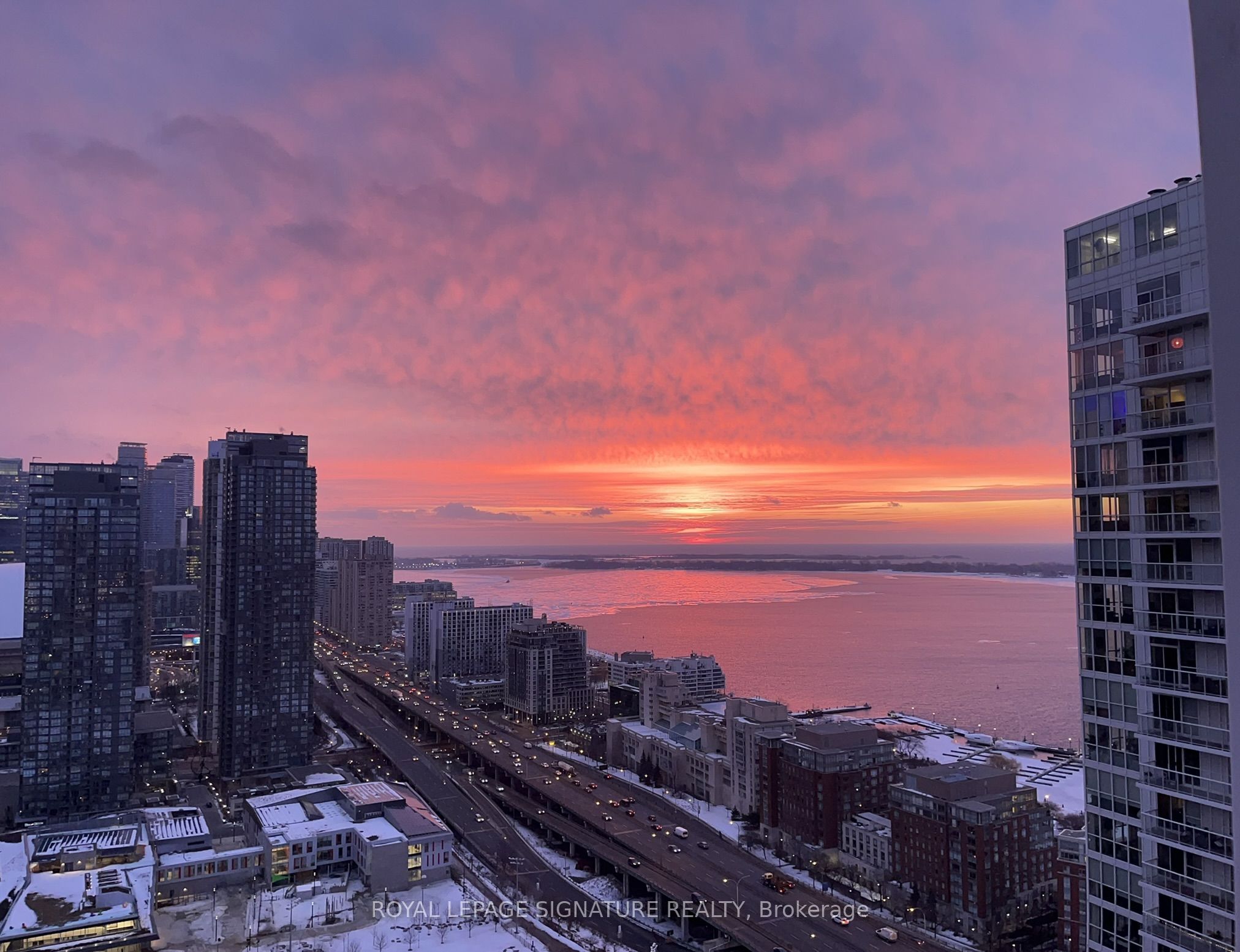 85 Queens Wharf Road 4112, Toronto, ON M5V 0J9