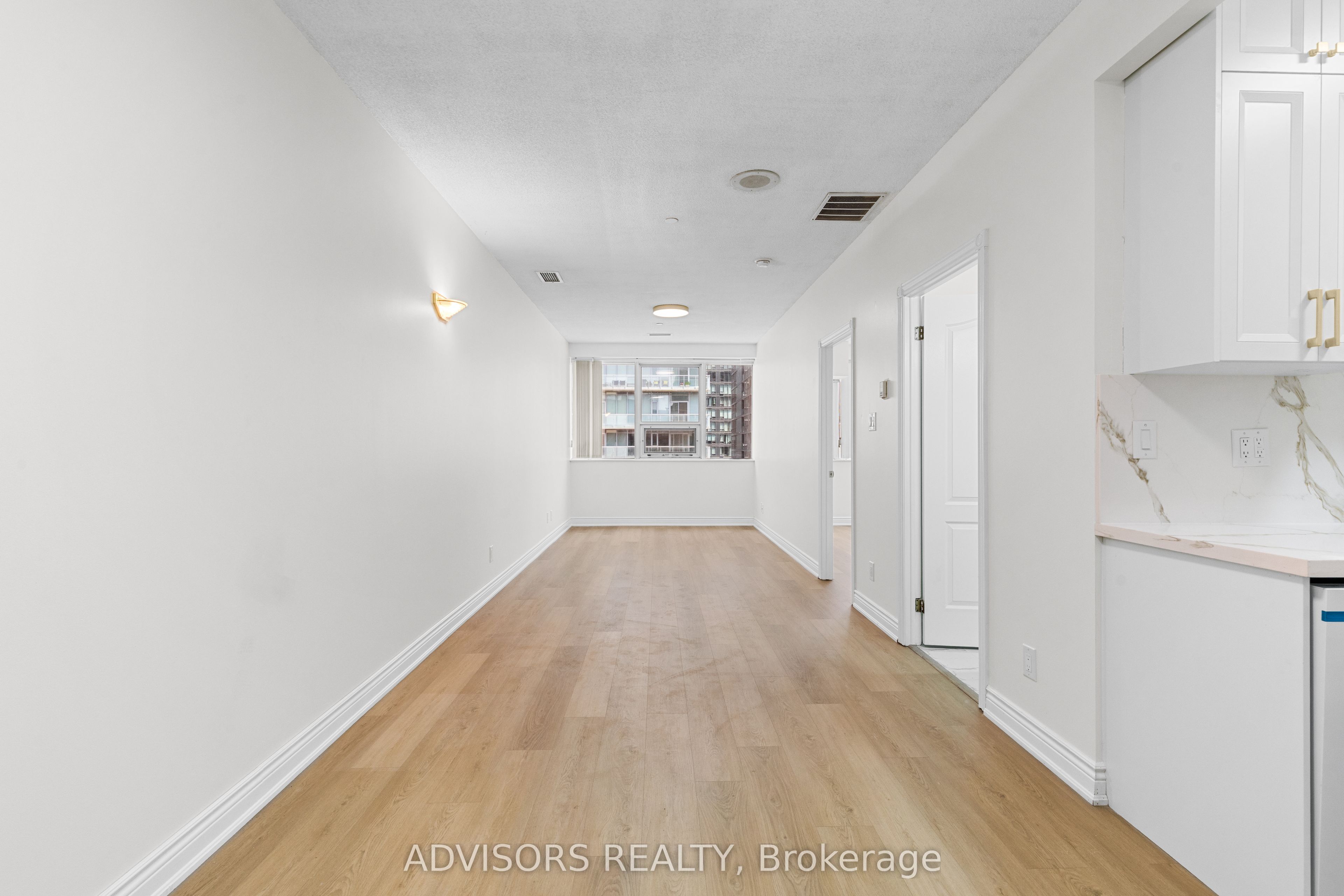 393 King Street W 1207, Toronto, ON M5V 1K1