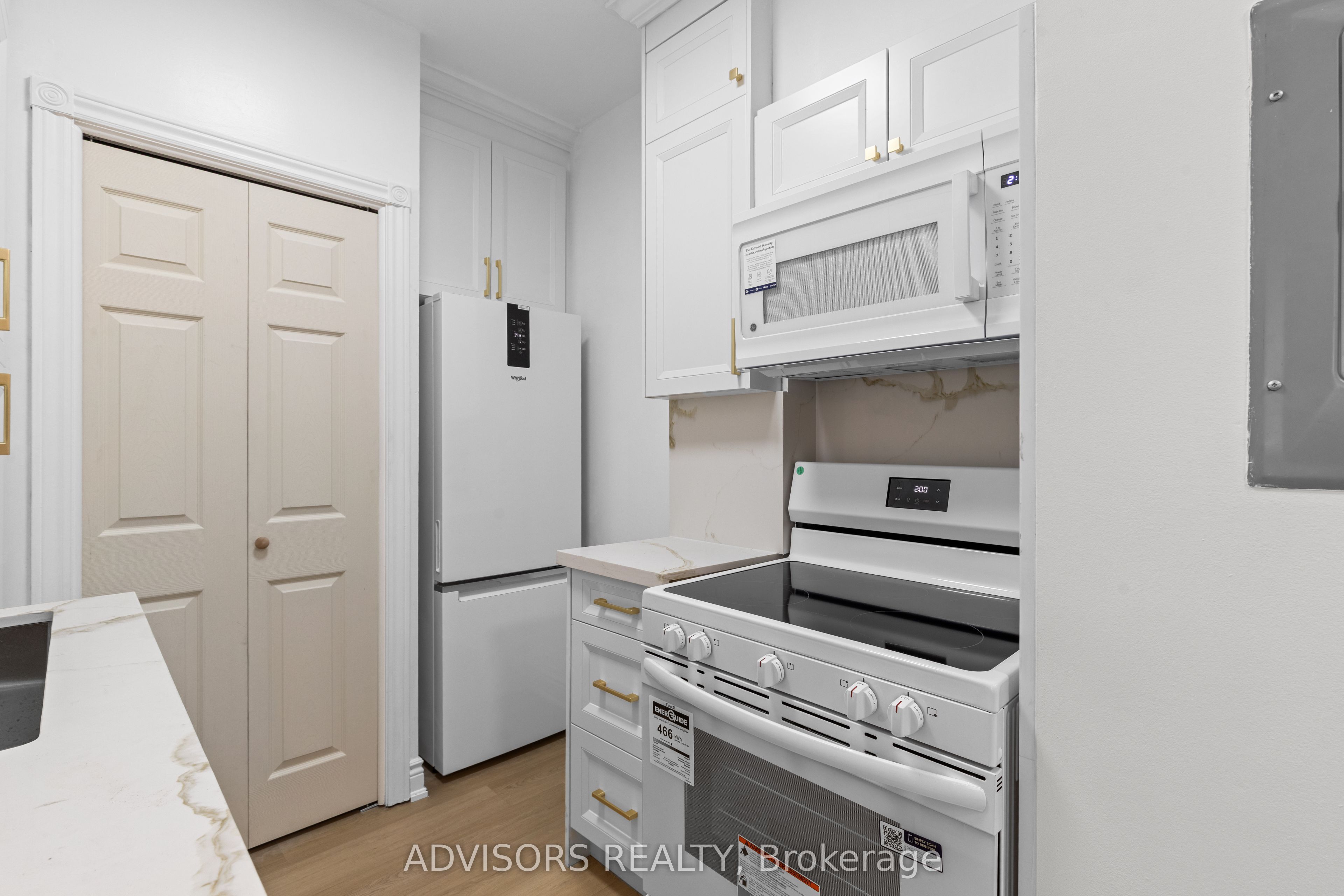 393 King Street W 1207, Toronto, ON M5V 1K1 photo 4