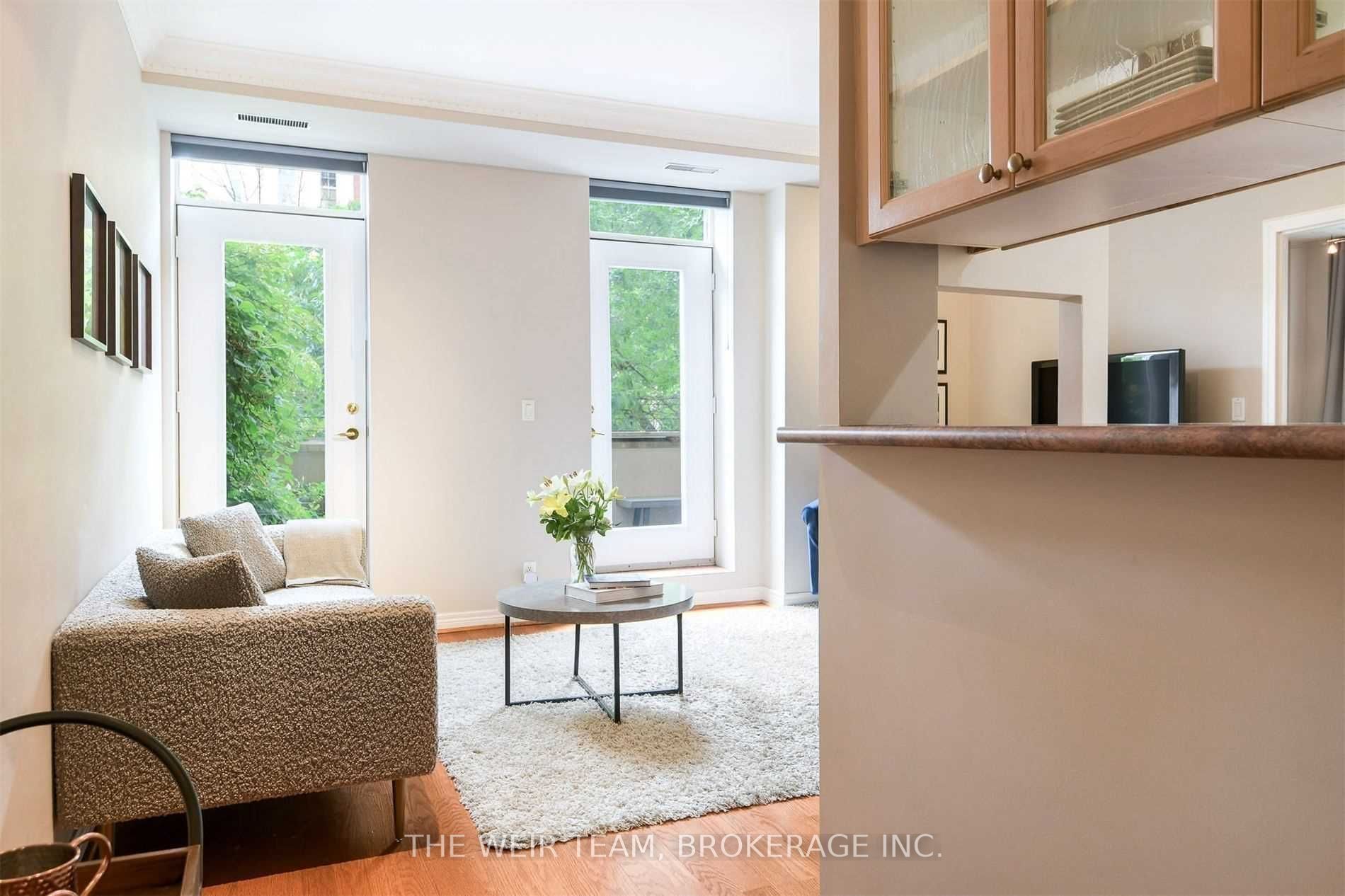 135 Maitland Street 202, Toronto, ON M4Y 1E5 photo 3
