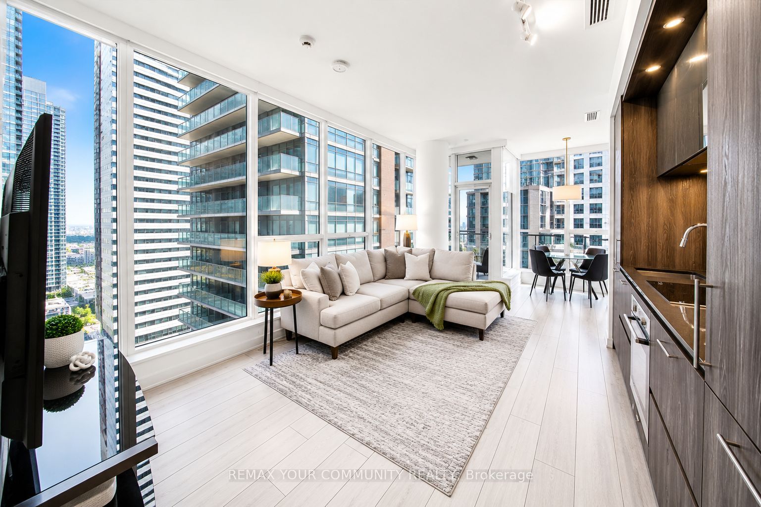 15 Mercer Street 1806, Toronto, ON M5V 1H2