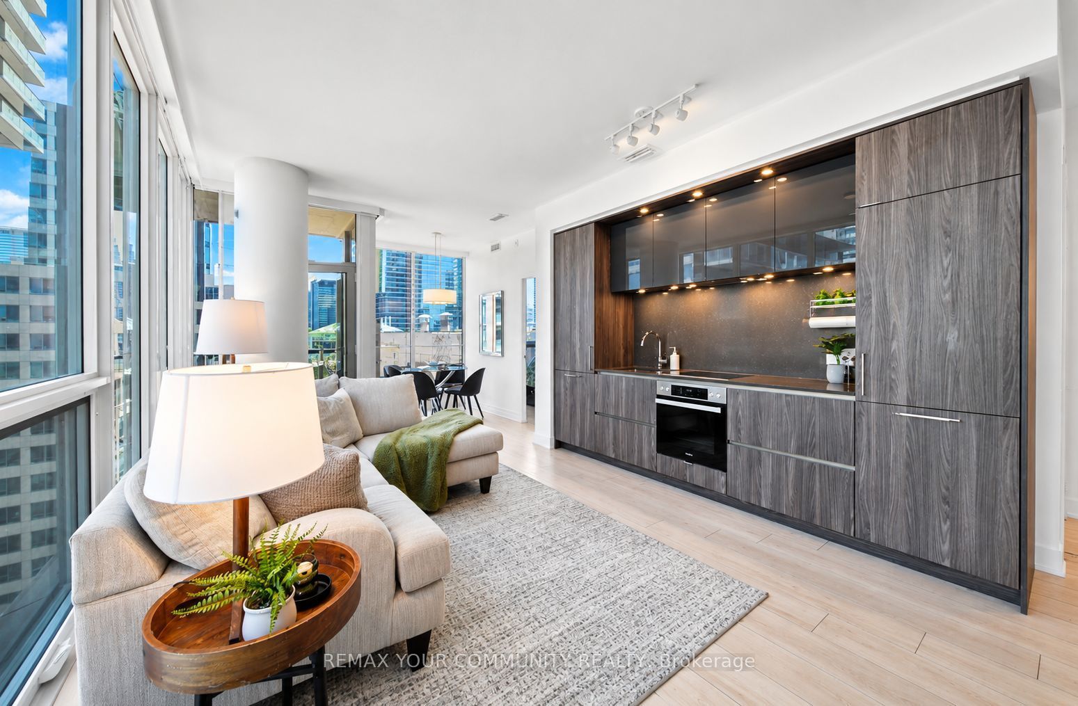 15 Mercer Street 1806, Toronto, ON M5V 1H2 photo 2