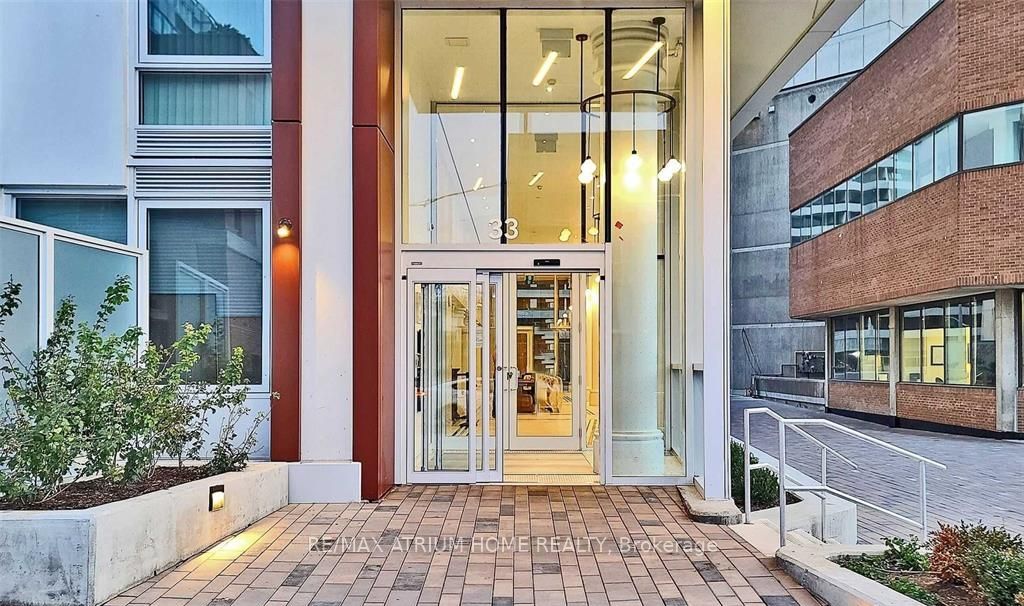 33 Helendale Avenue 1906, Toronto, ON M4R 0A4