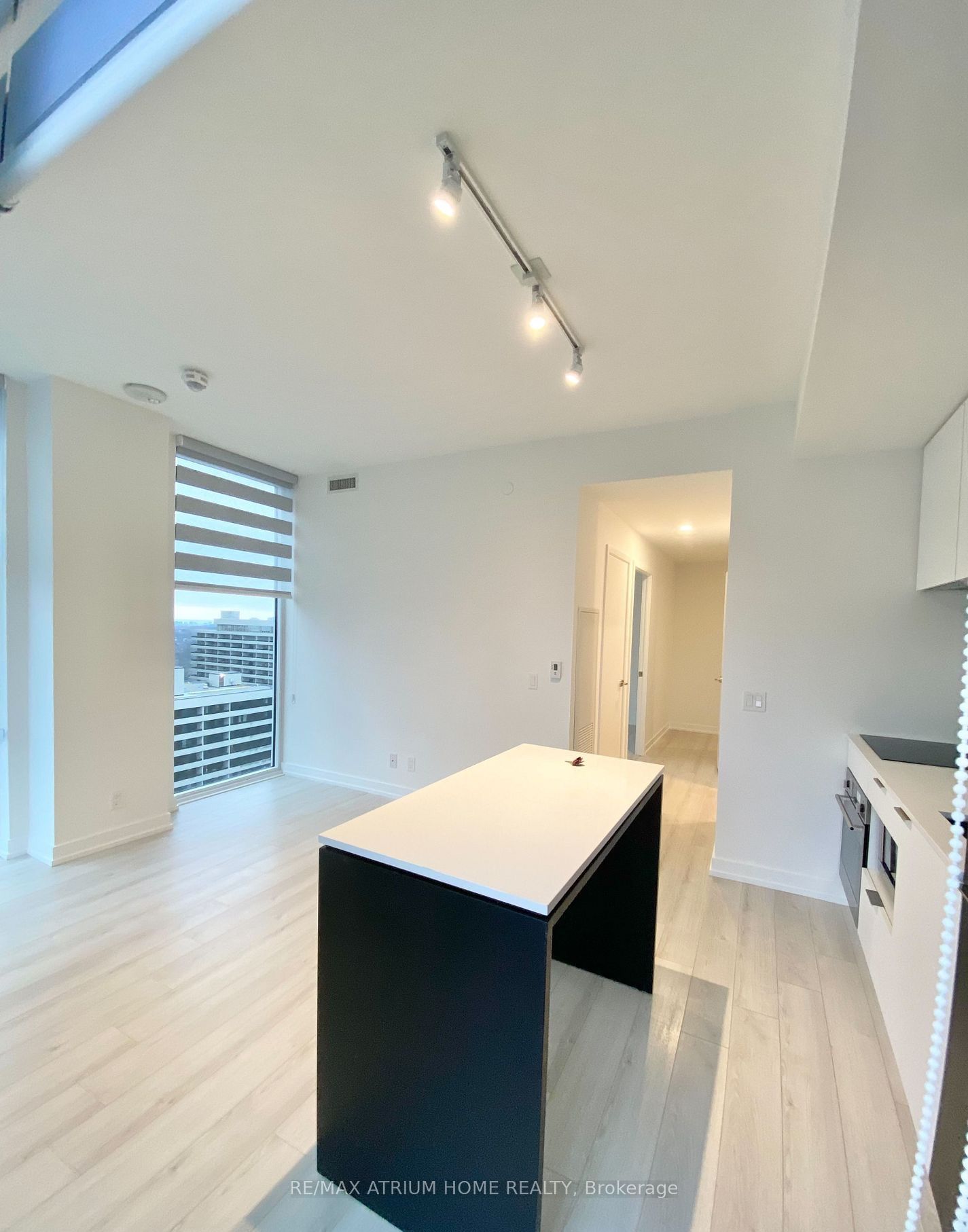 33 Helendale Avenue 1906, Toronto, ON M4R 0A4 photo 5
