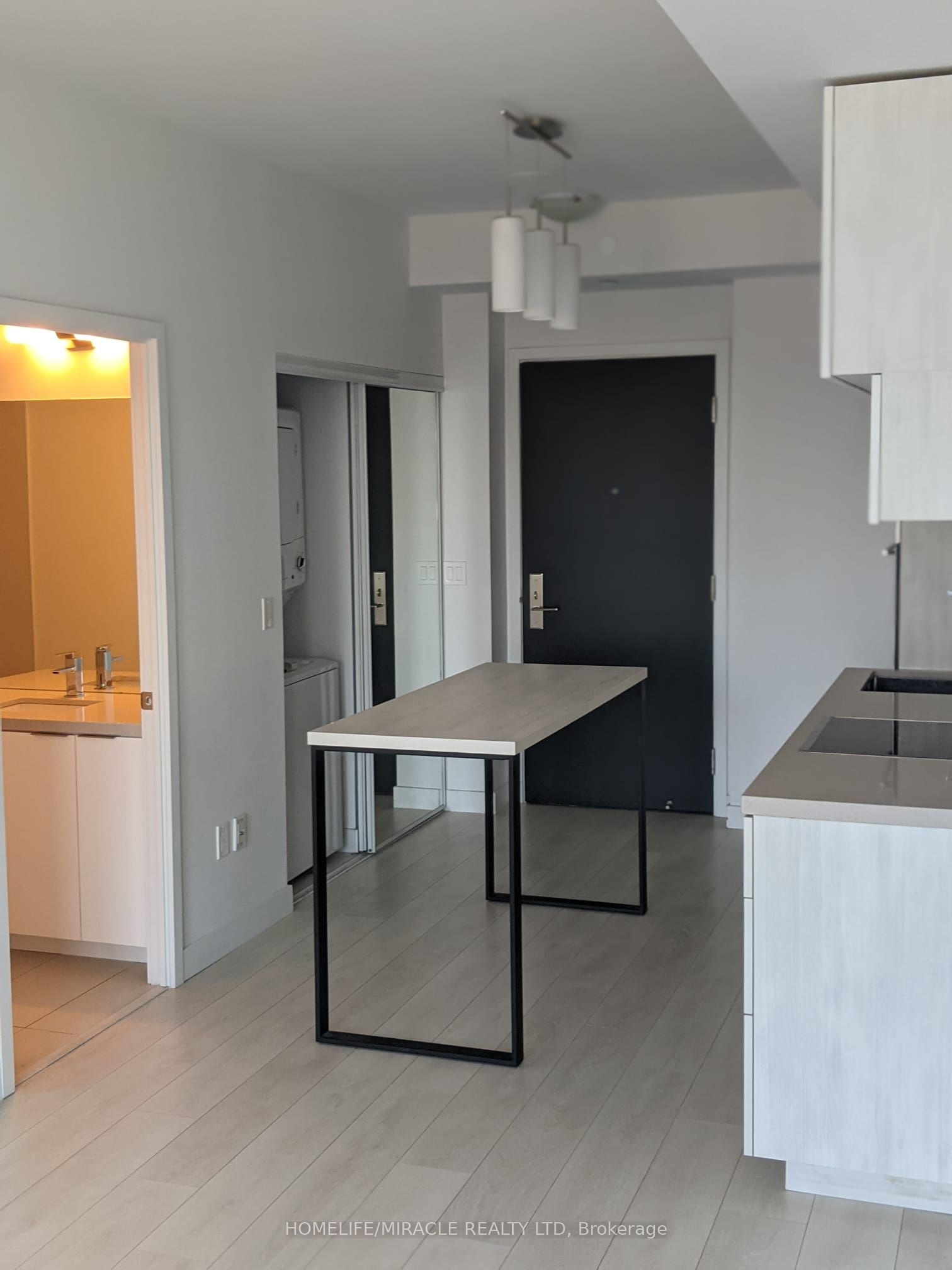 8 Eglinton Avenue E 1410, Toronto, ON M4P 0C1 photo 2