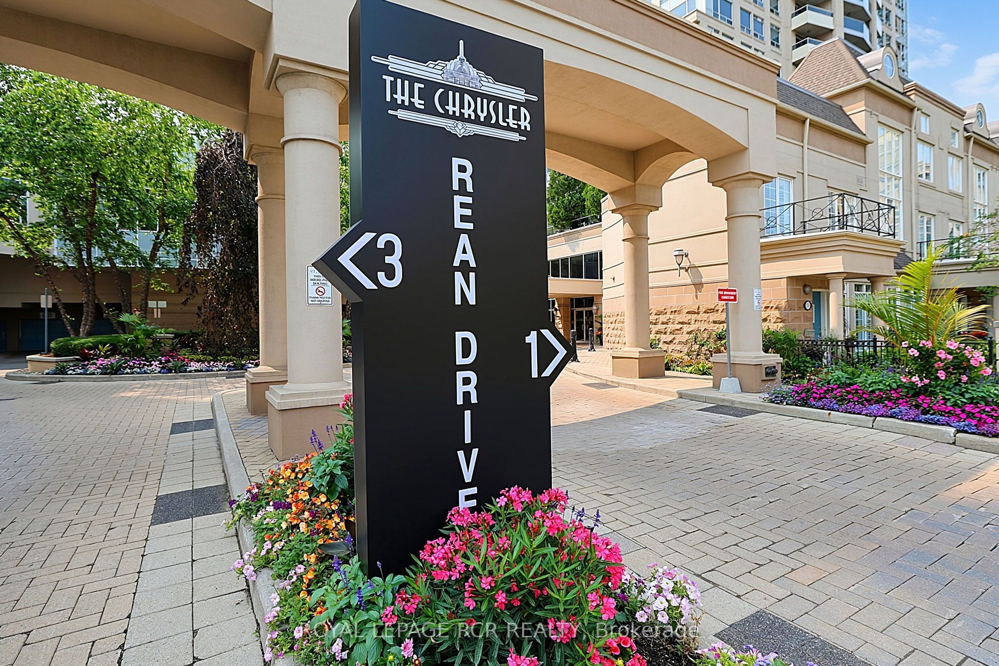 1 Rean Drive 113, Toronto, ON M2K 3C1 photo 3