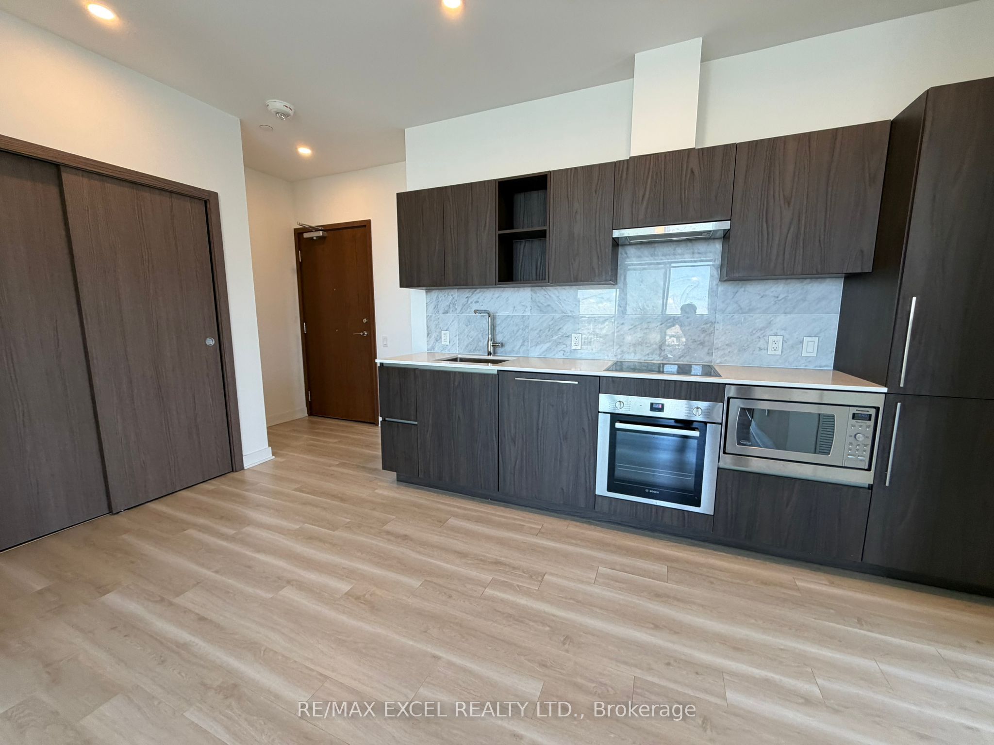 17 Bathurst Street 4606, Toronto, ON M5V 0N1 photo 5