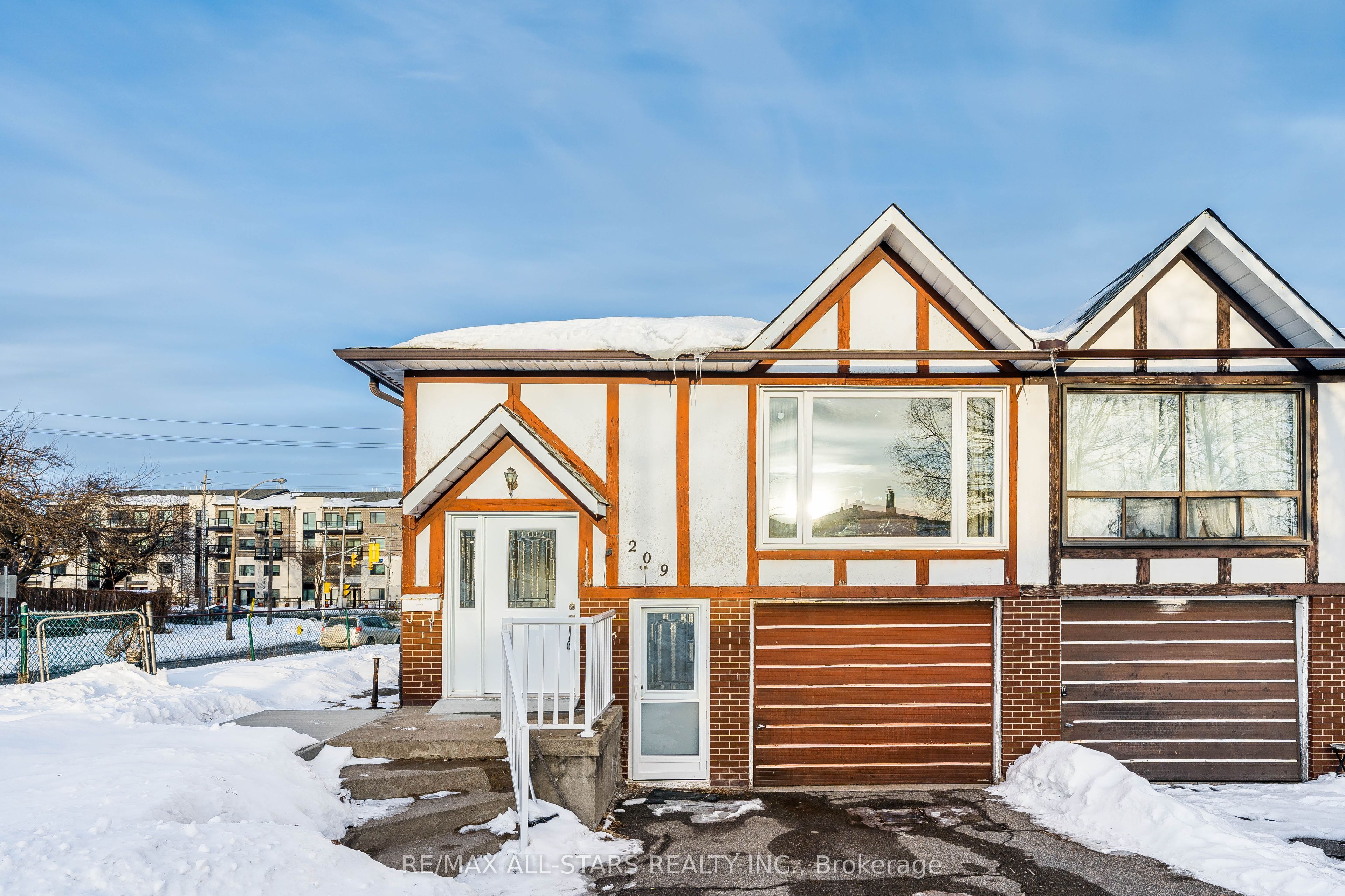 209 Apache Trail, Toronto, ON M2H 2J3