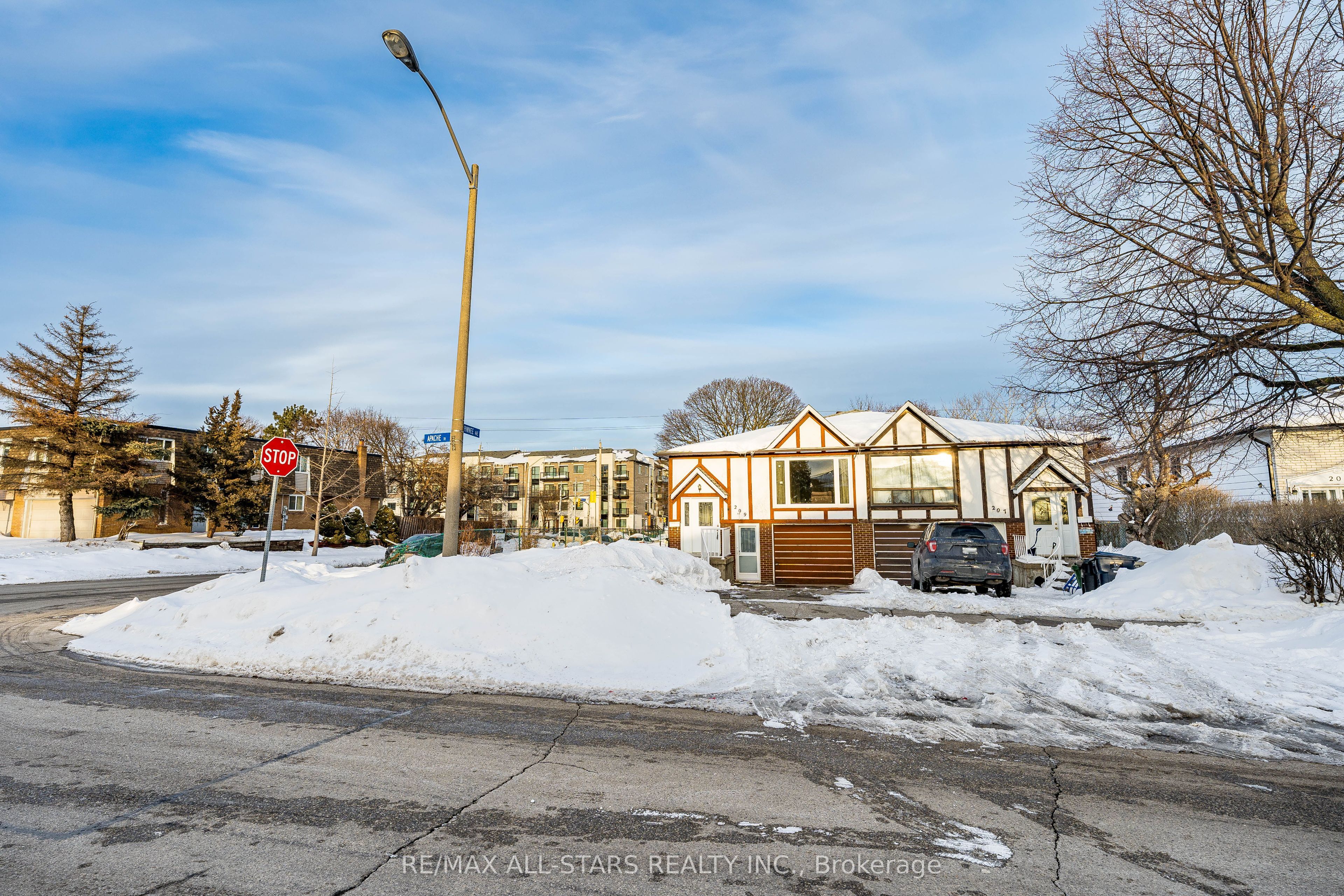 209 Apache Trail, Toronto, ON M2H 2J3 photo 2
