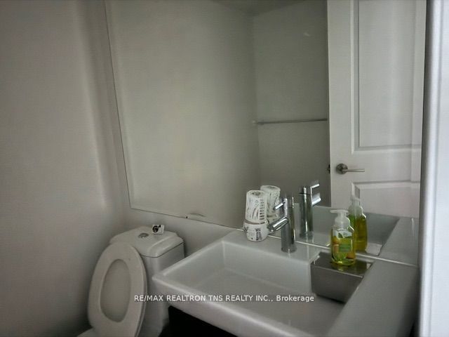 386 Yonge St 713 Street 713, Toronto, ON M5B 0A5 photo 5