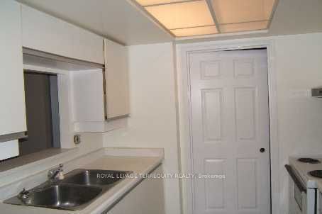 5 Concorde Place 1306, Toronto, ON M3C 3M8 photo 3
