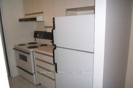 5 Concorde Place 1306, Toronto, ON M3C 3M8 photo 4