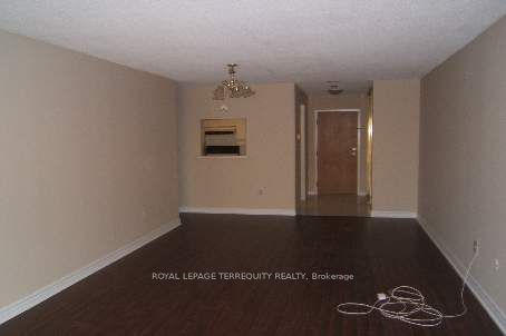 5 Concorde Place 1306, Toronto, ON M3C 3M8 photo 5