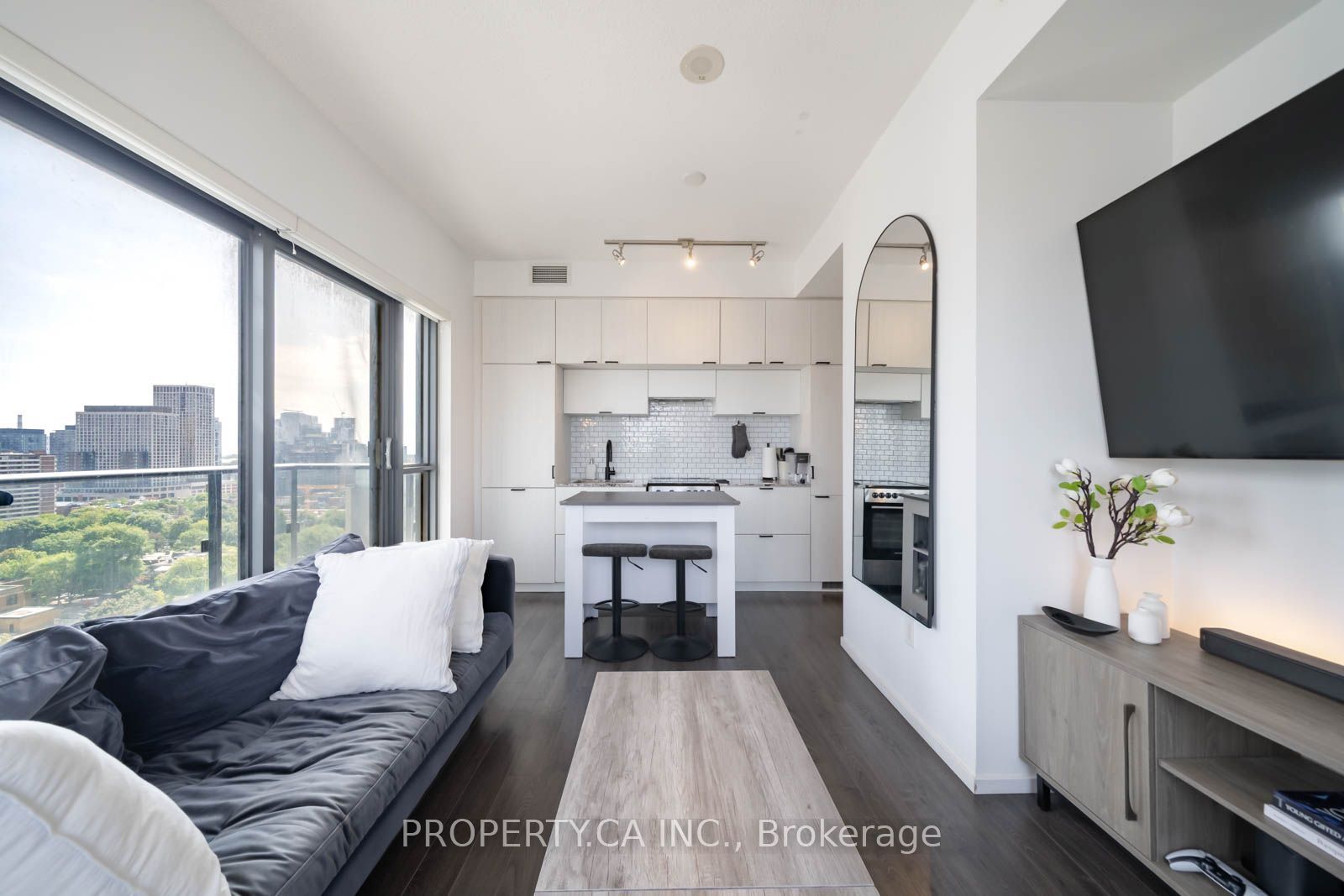 159 Dundas Street E 1506, Toronto, ON M5B 1E4 photo 4