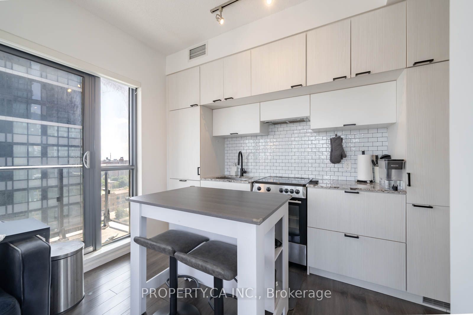 159 Dundas Street E 1506, Toronto, ON M5B 1E4 photo 5
