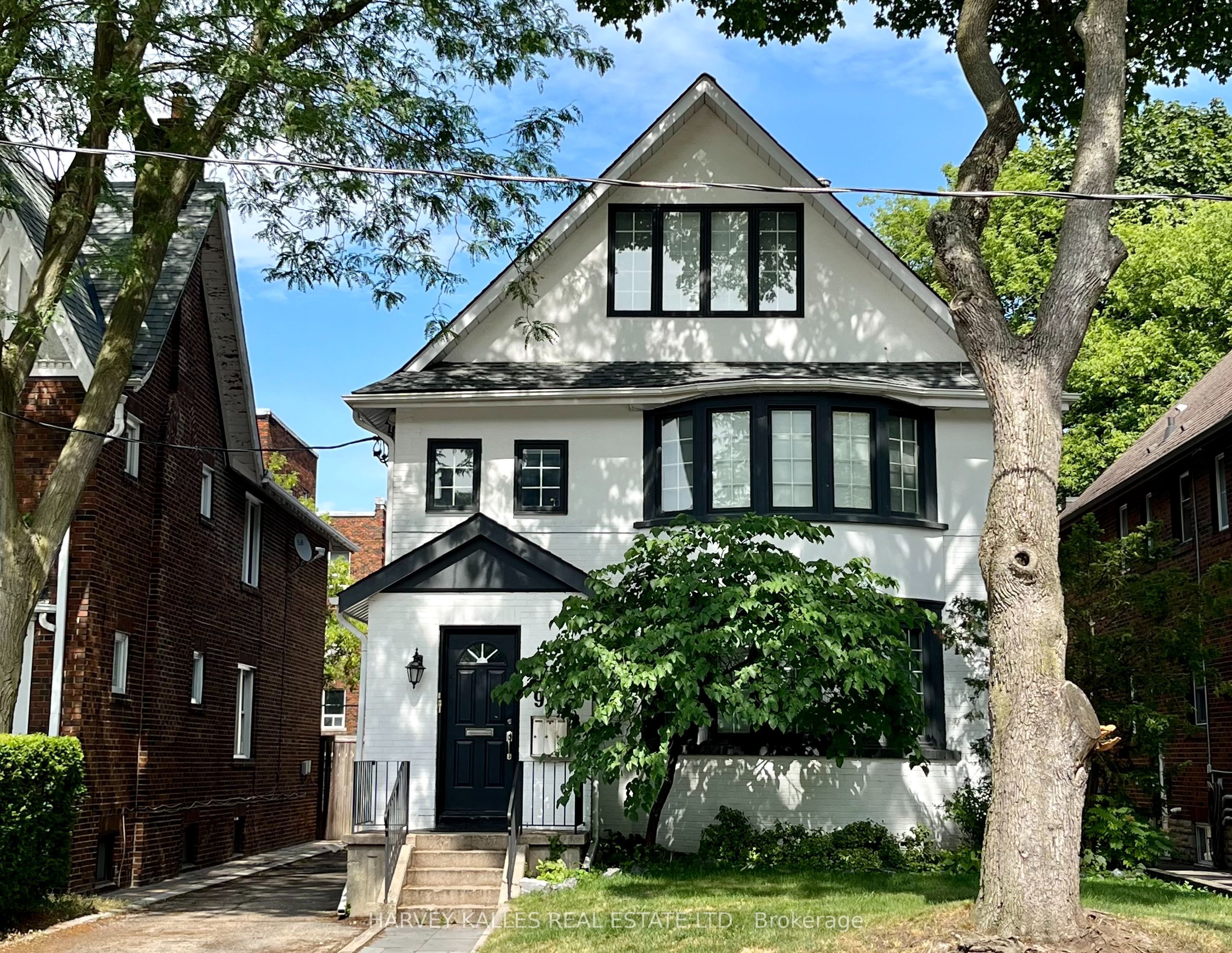 9 Highbourne Road Main, Toronto, ON M5P 2J1