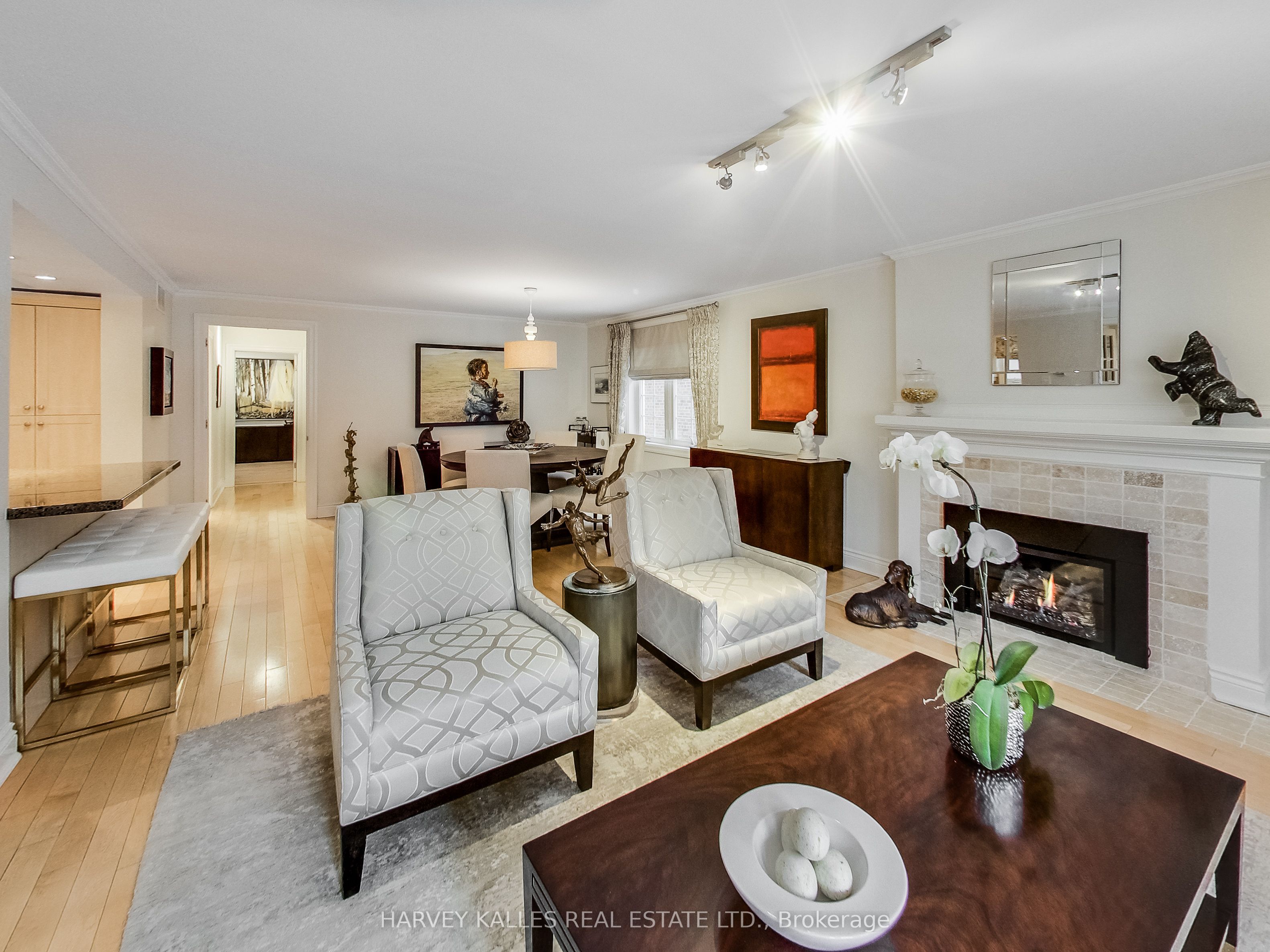 9 Highbourne Road Main, Toronto, ON M5P 2J1 photo 2