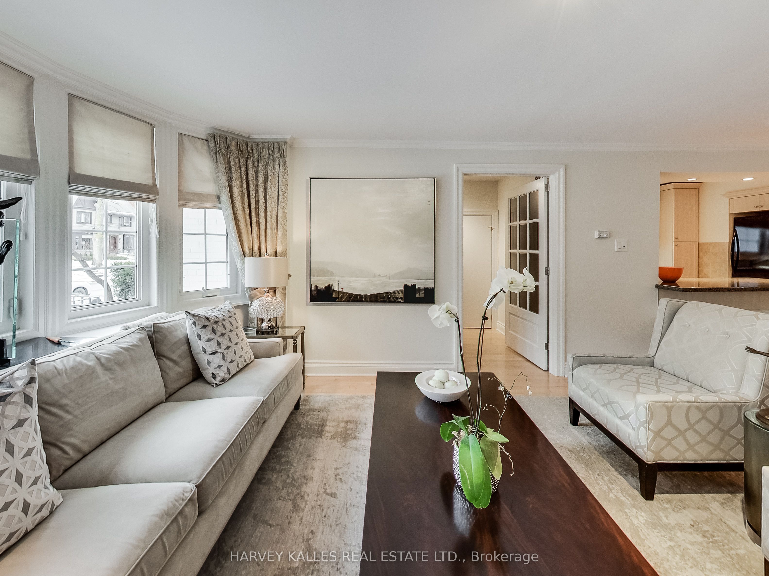 9 Highbourne Road Main, Toronto, ON M5P 2J1 photo 4