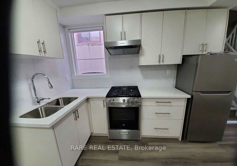 97 Christie Street 2nd Fl, Toronto, ON M6G 3B1 photo 4